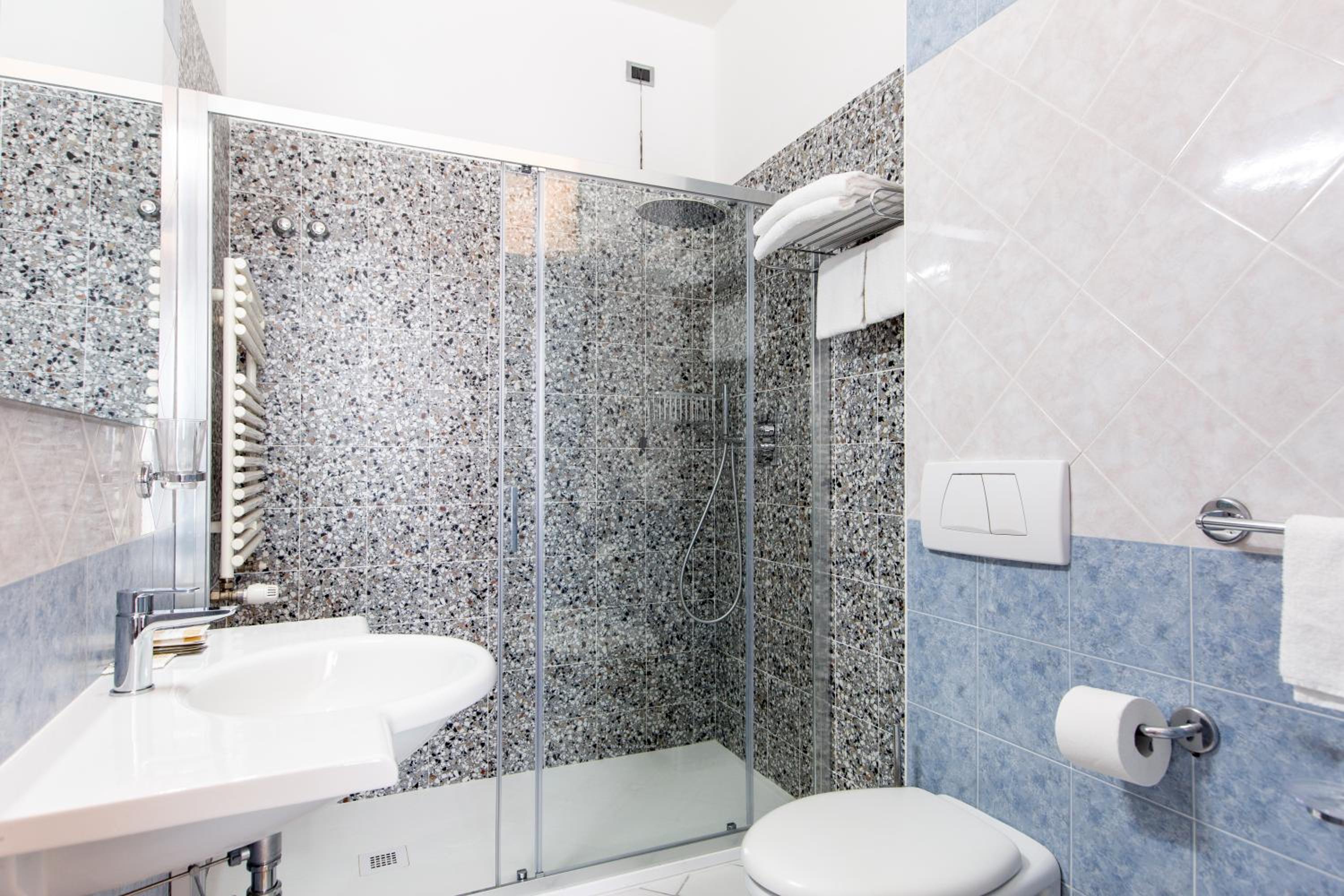 Deluxe Double Room with Balcony and Sea View - Photo 6
