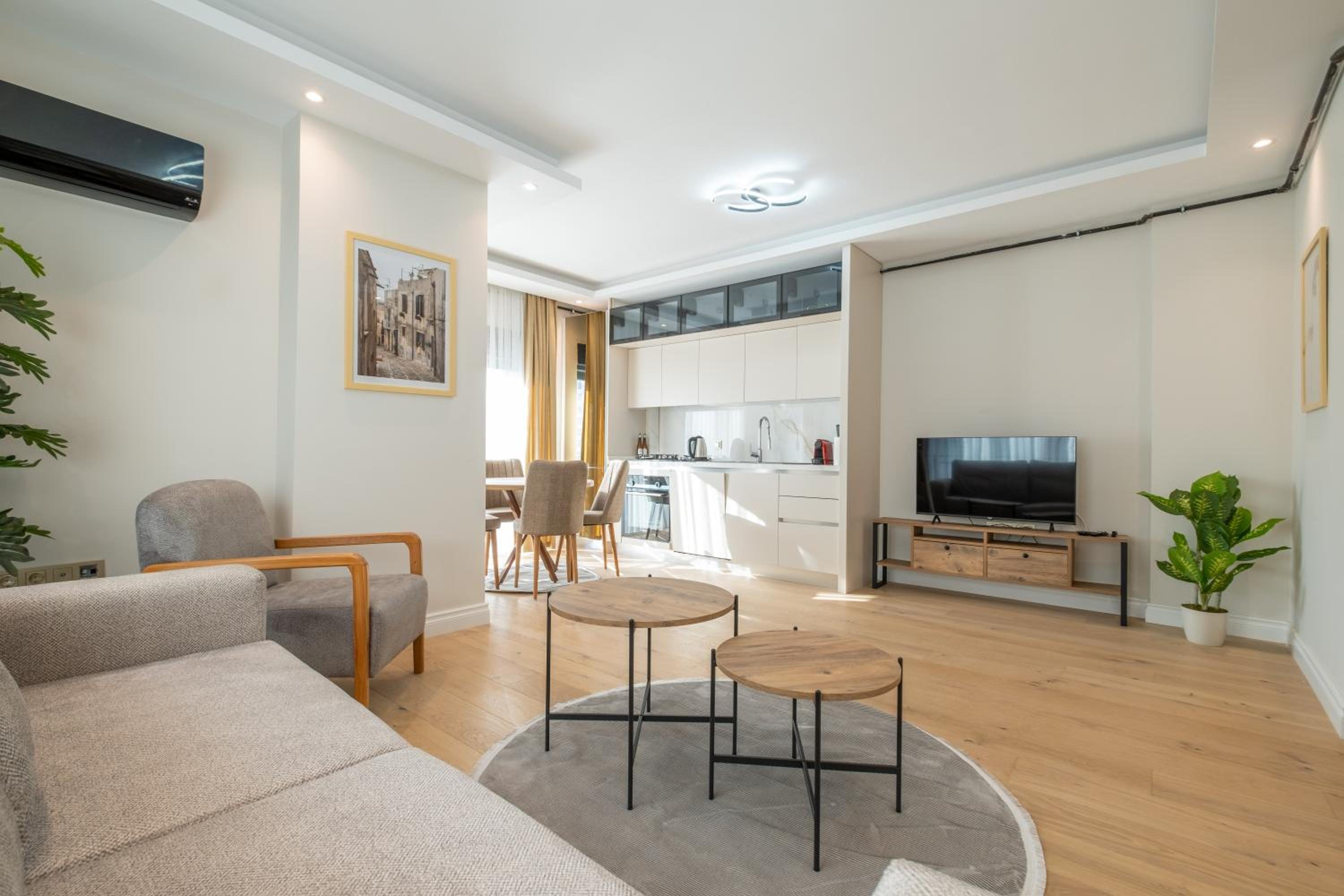 Two-Bedroom Deluxe Apartment with Balcony photo 2