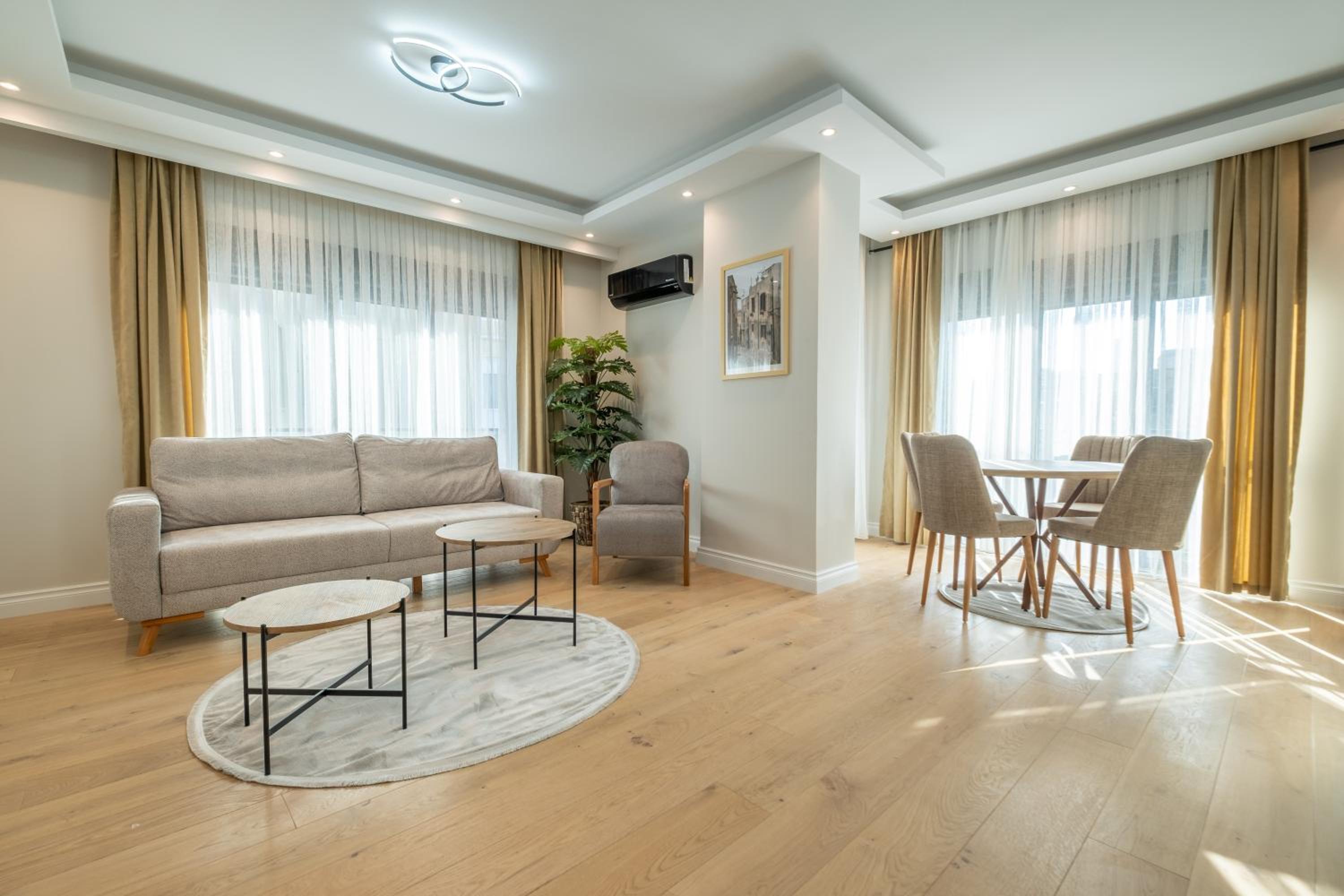 Two-Bedroom Deluxe Apartment with Balcony photo 1