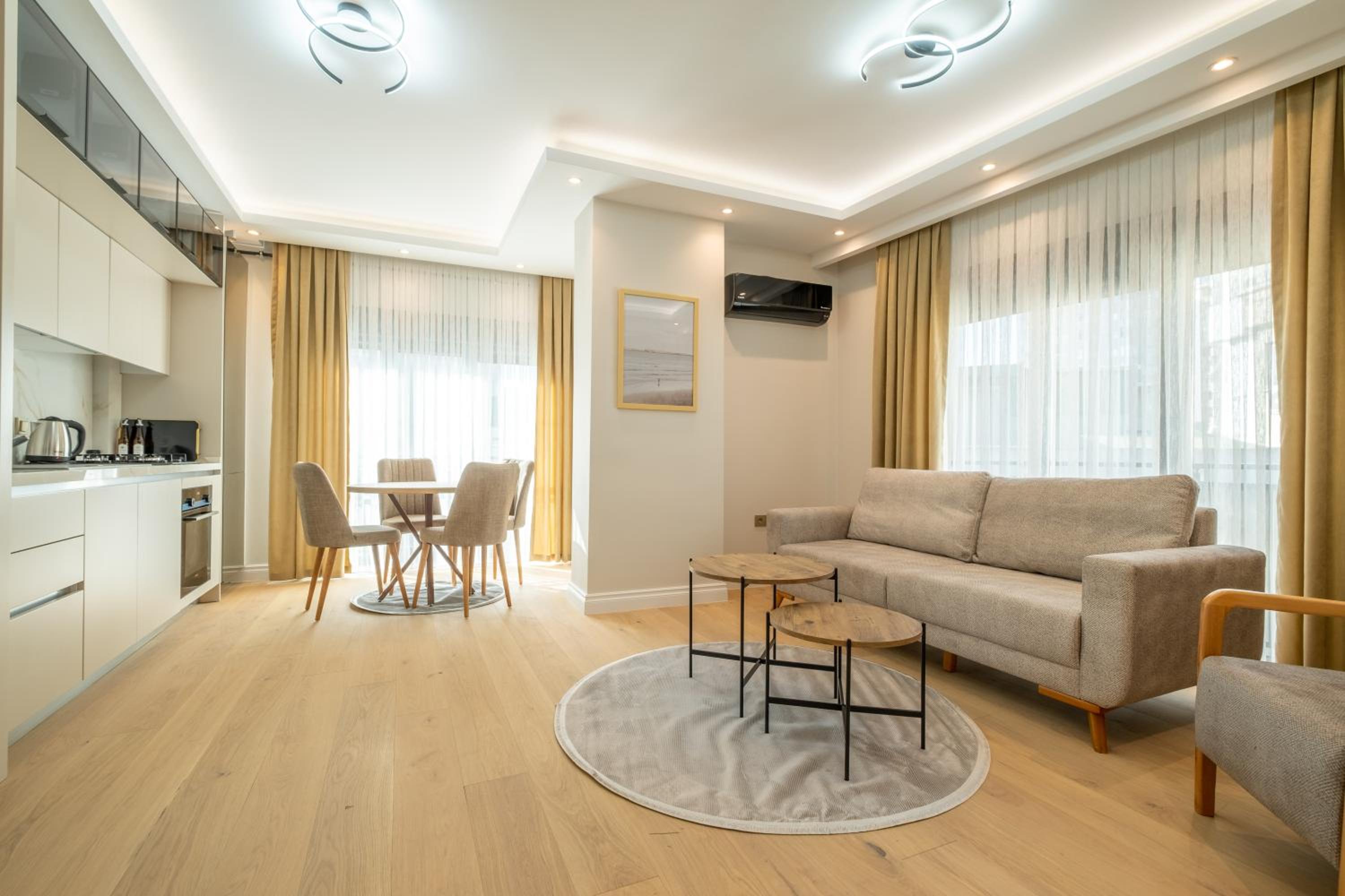 Two-Bedroom Deluxe Apartment photo 2