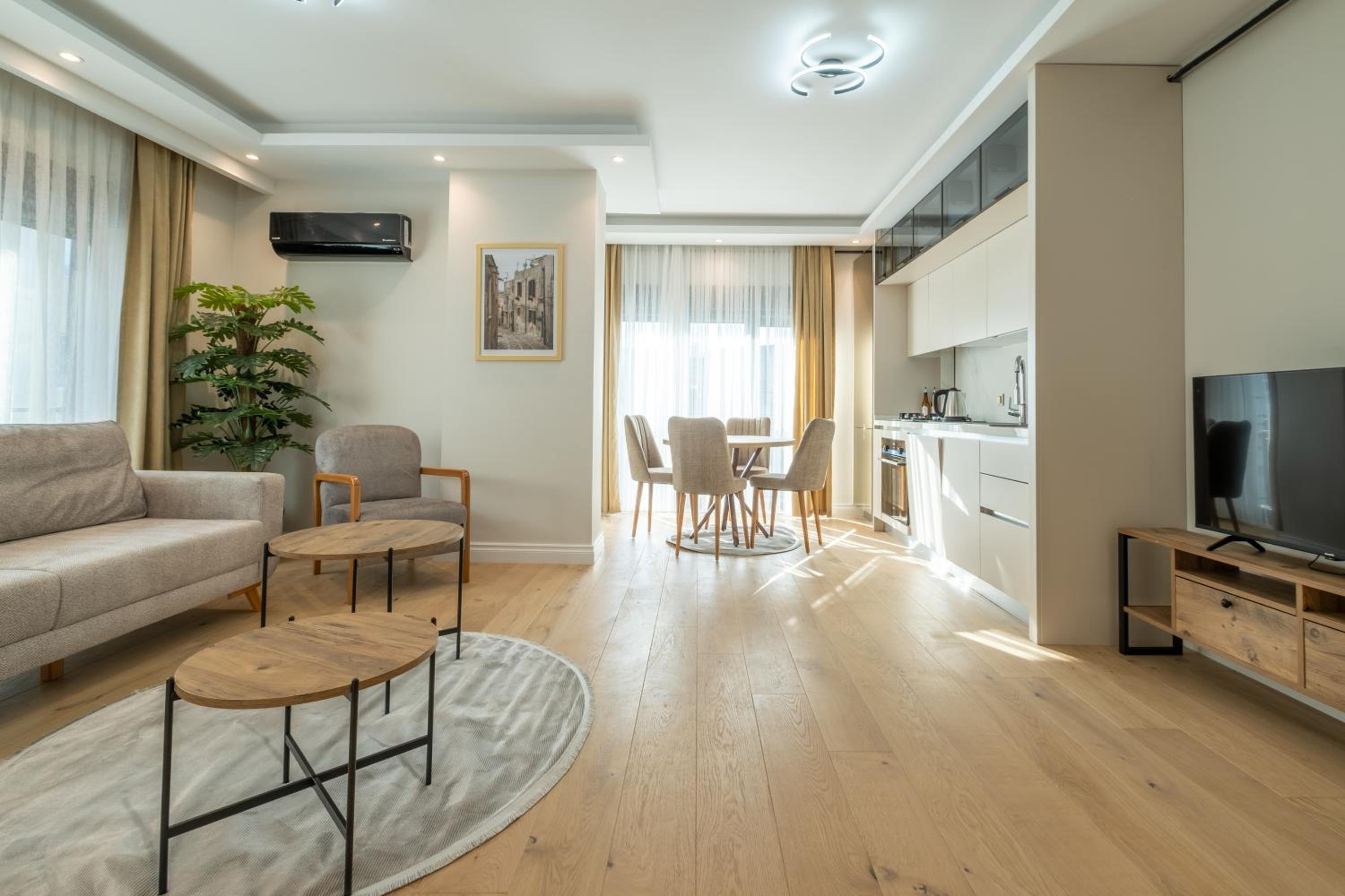 Two-Bedroom Deluxe Apartment with Balcony photo 3