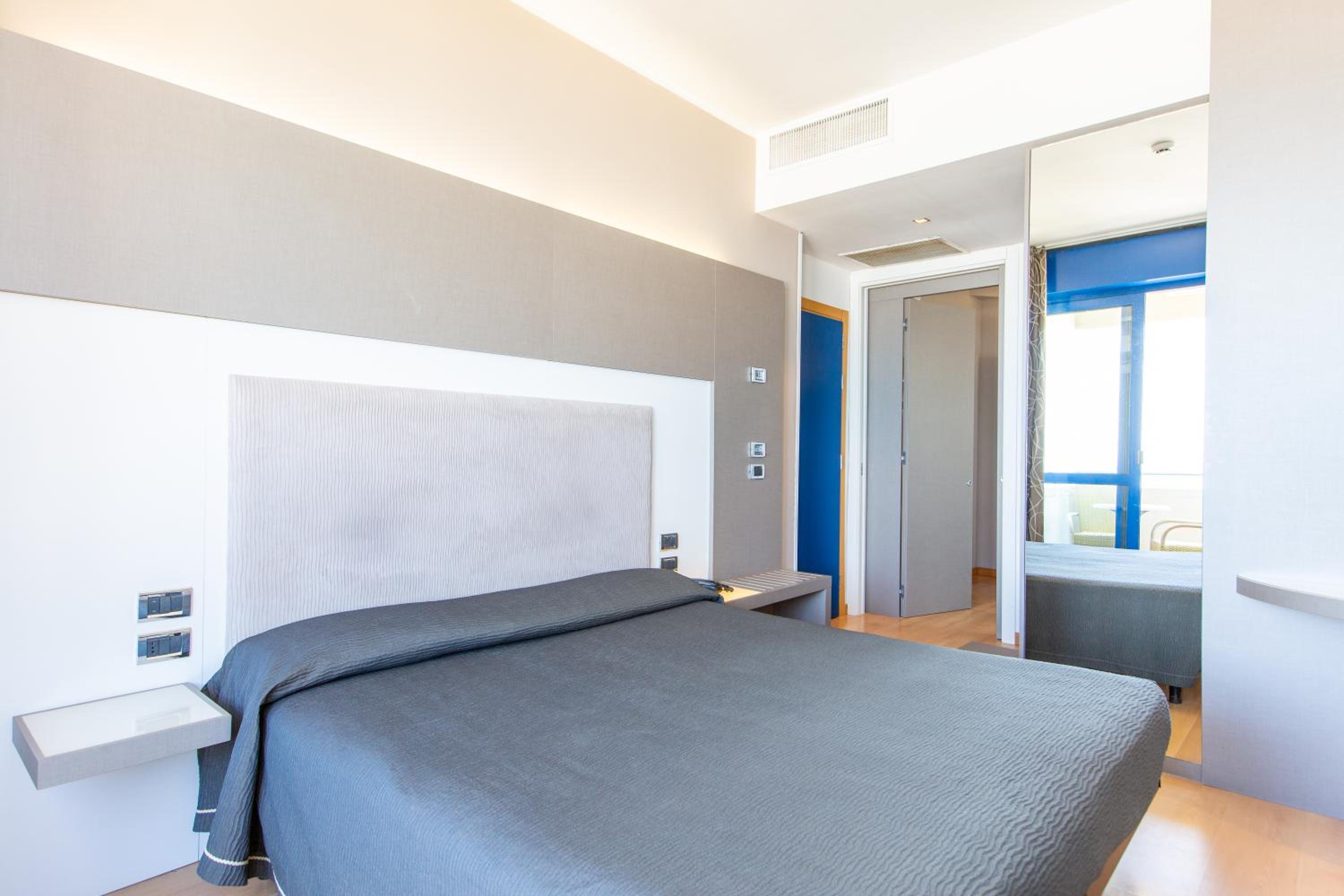 Family Room with Sea View - Photo 9