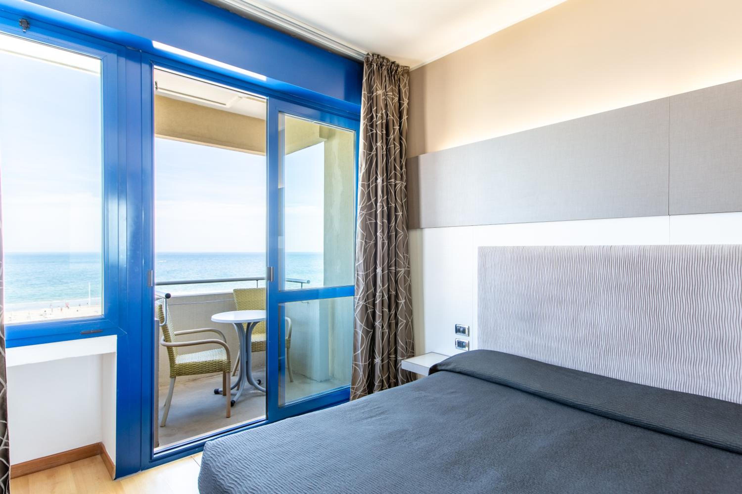 Family Room with Sea View - Photo 7