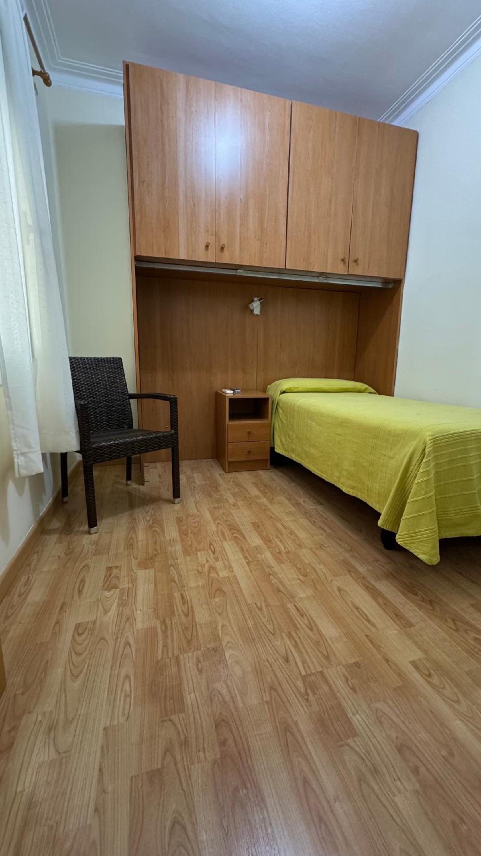 Habitación individual con baño compartido
