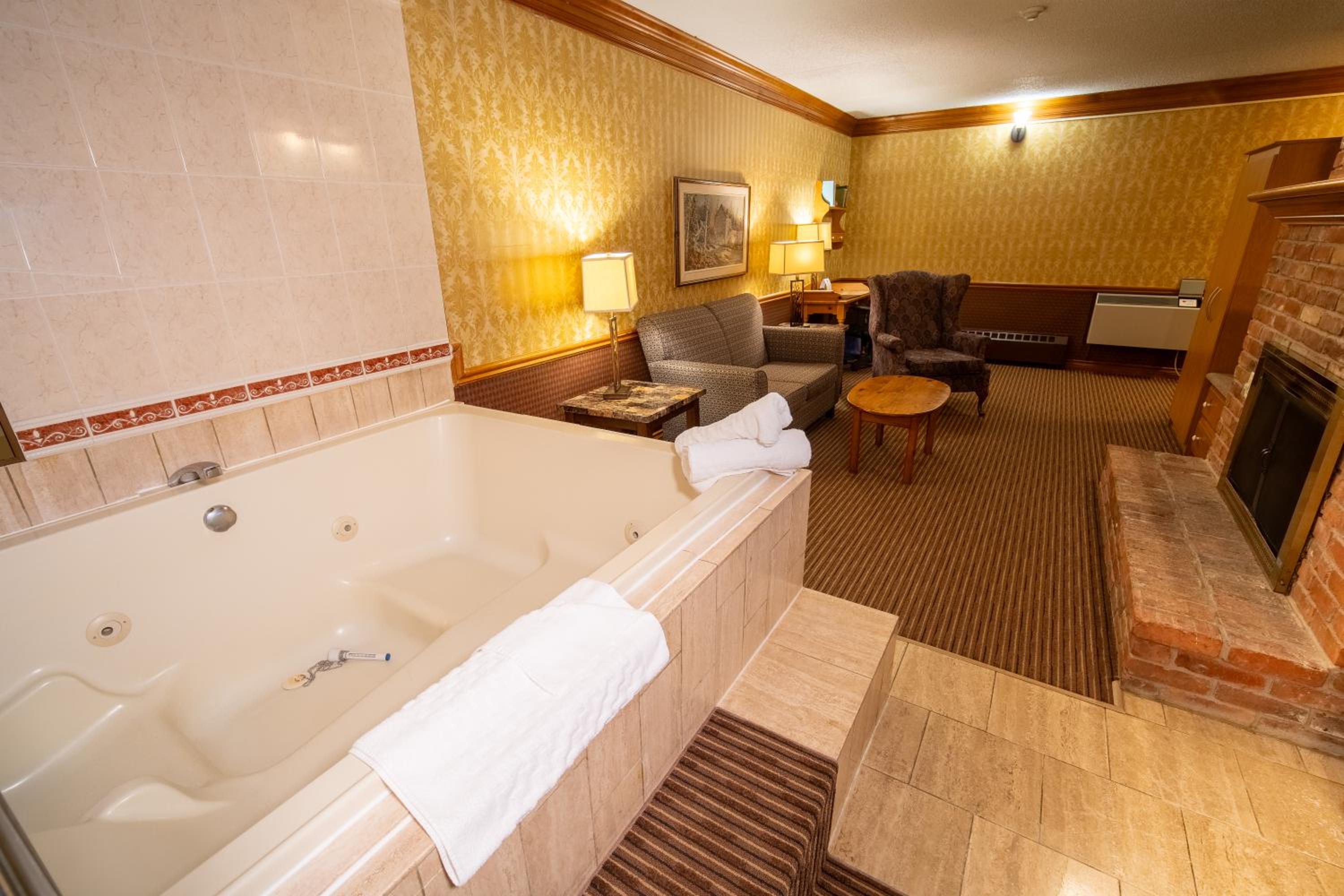 King Suite with Spa Bath and Fireplace - Photo 1