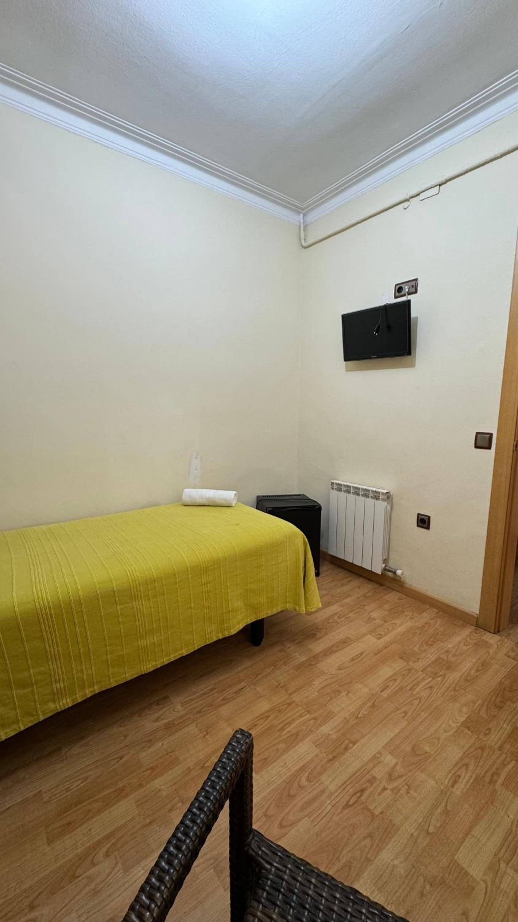 Single Room with Shared Bathroom photo 2
