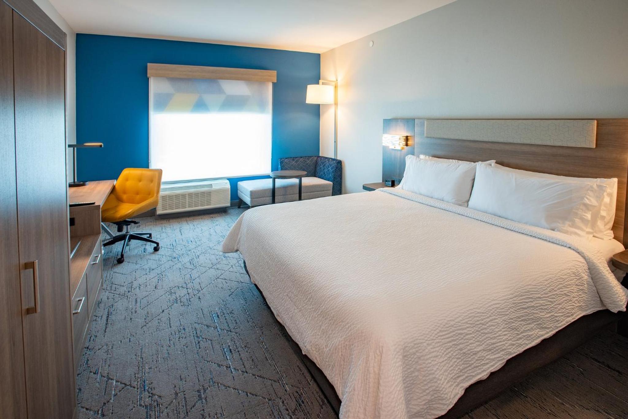 Standard King Room - Photo 5