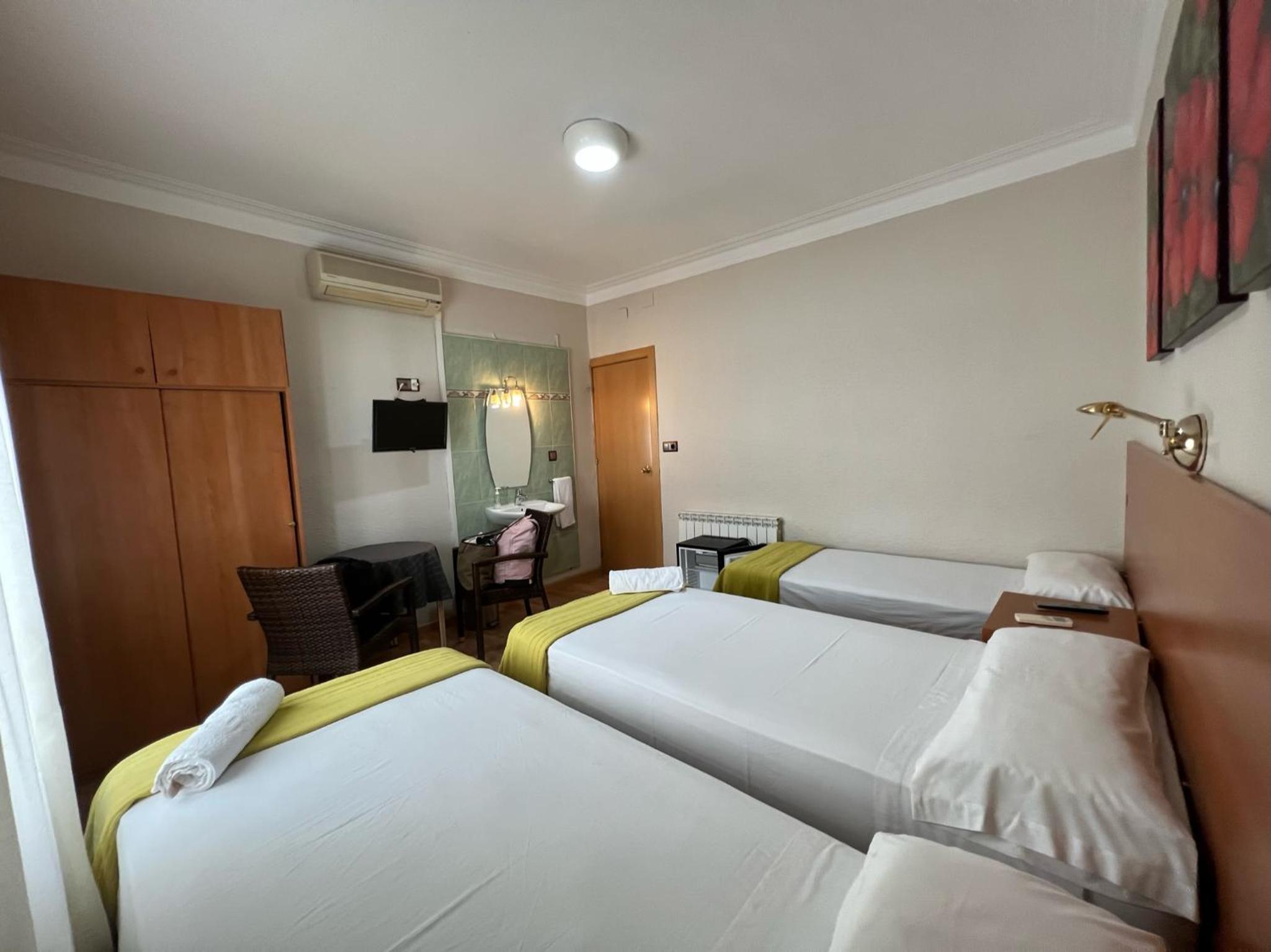 Habitación Triple con Balcón