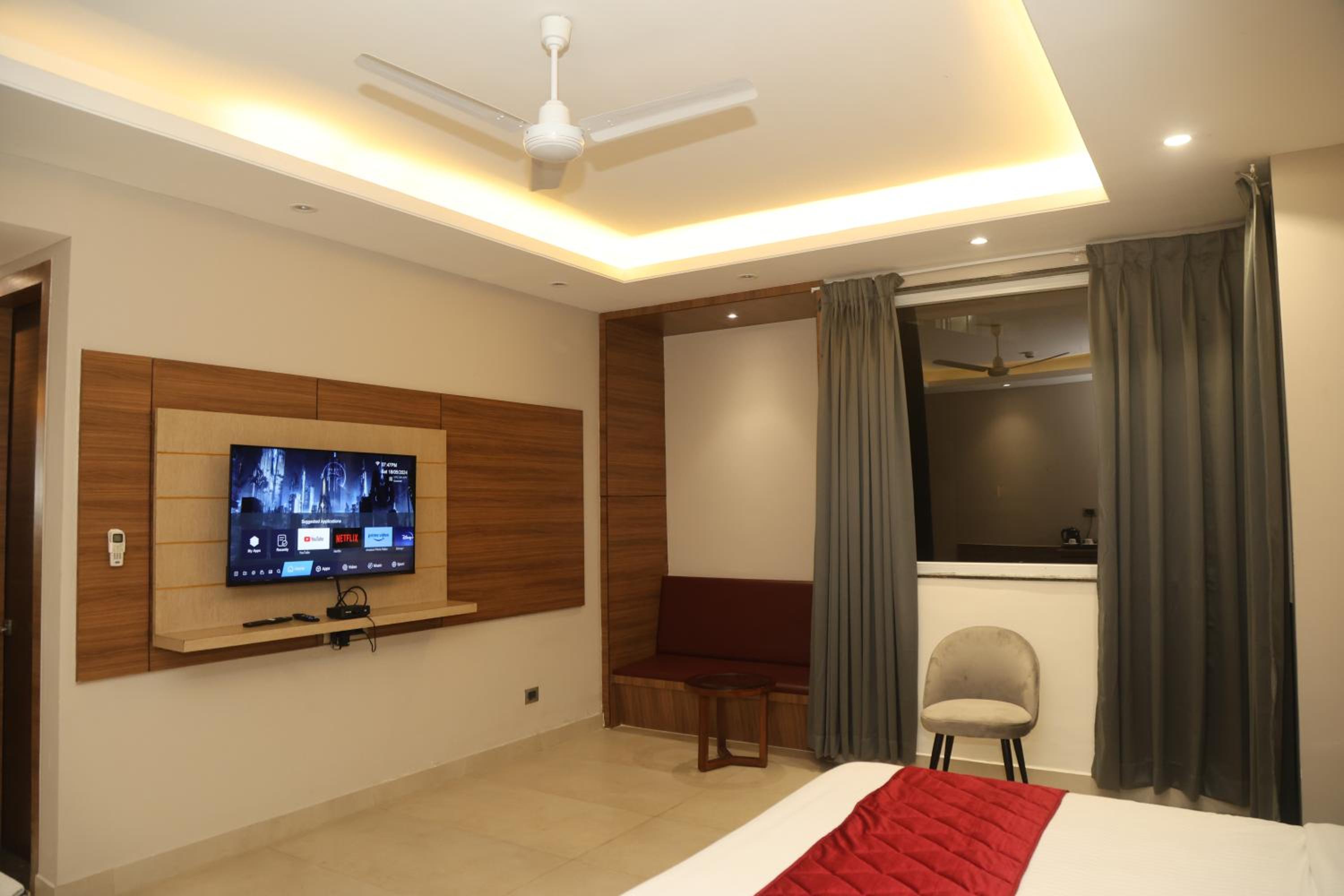 Suite - Photo 3
