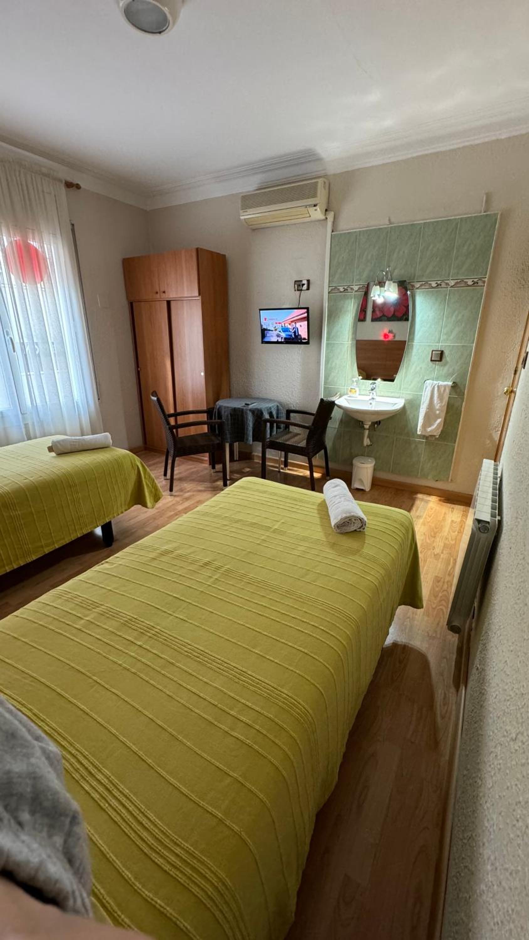 Habitación Doble o con Dos Camas con Baño Compartido