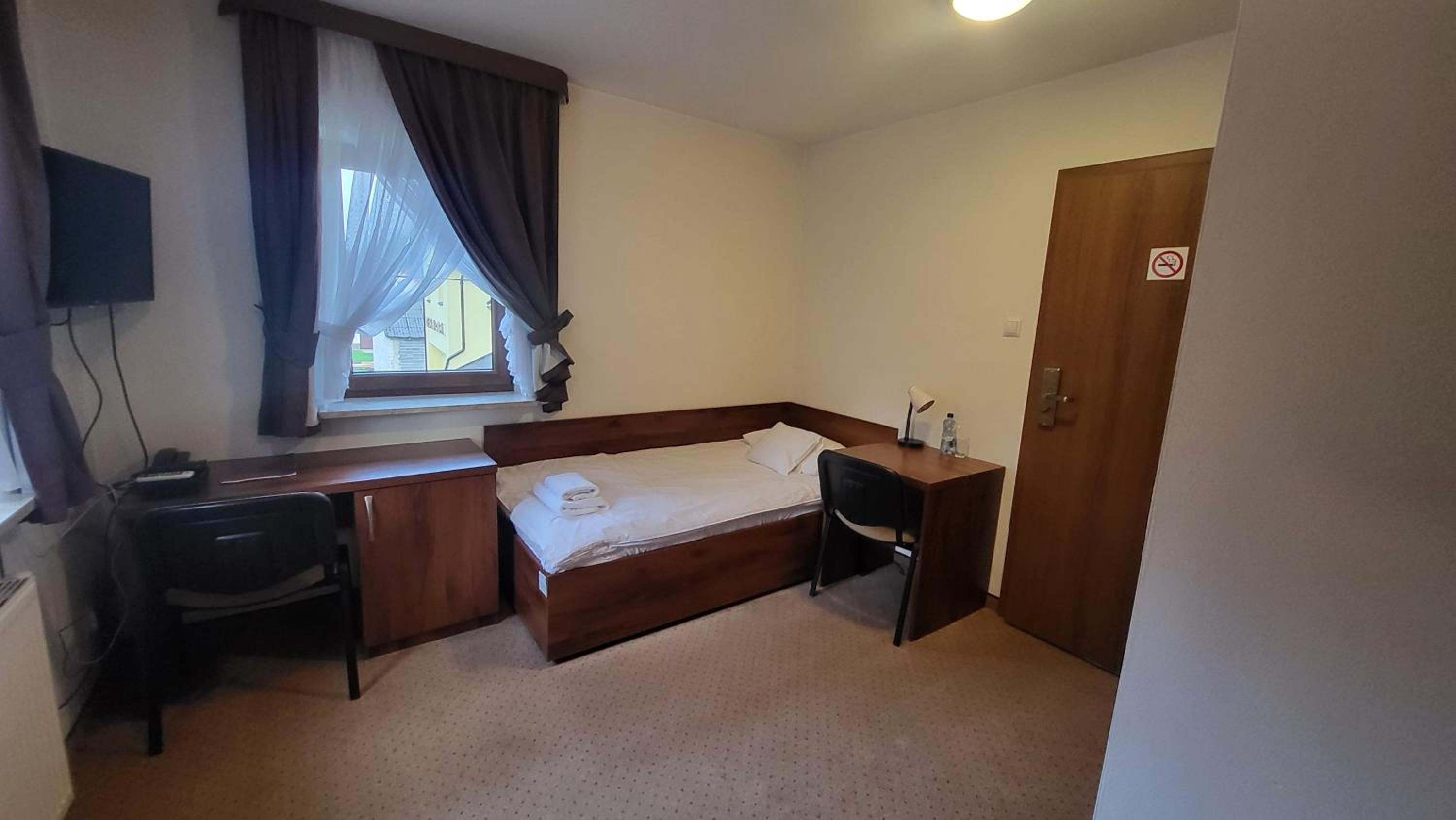 Single Room - Disability Access photo 3