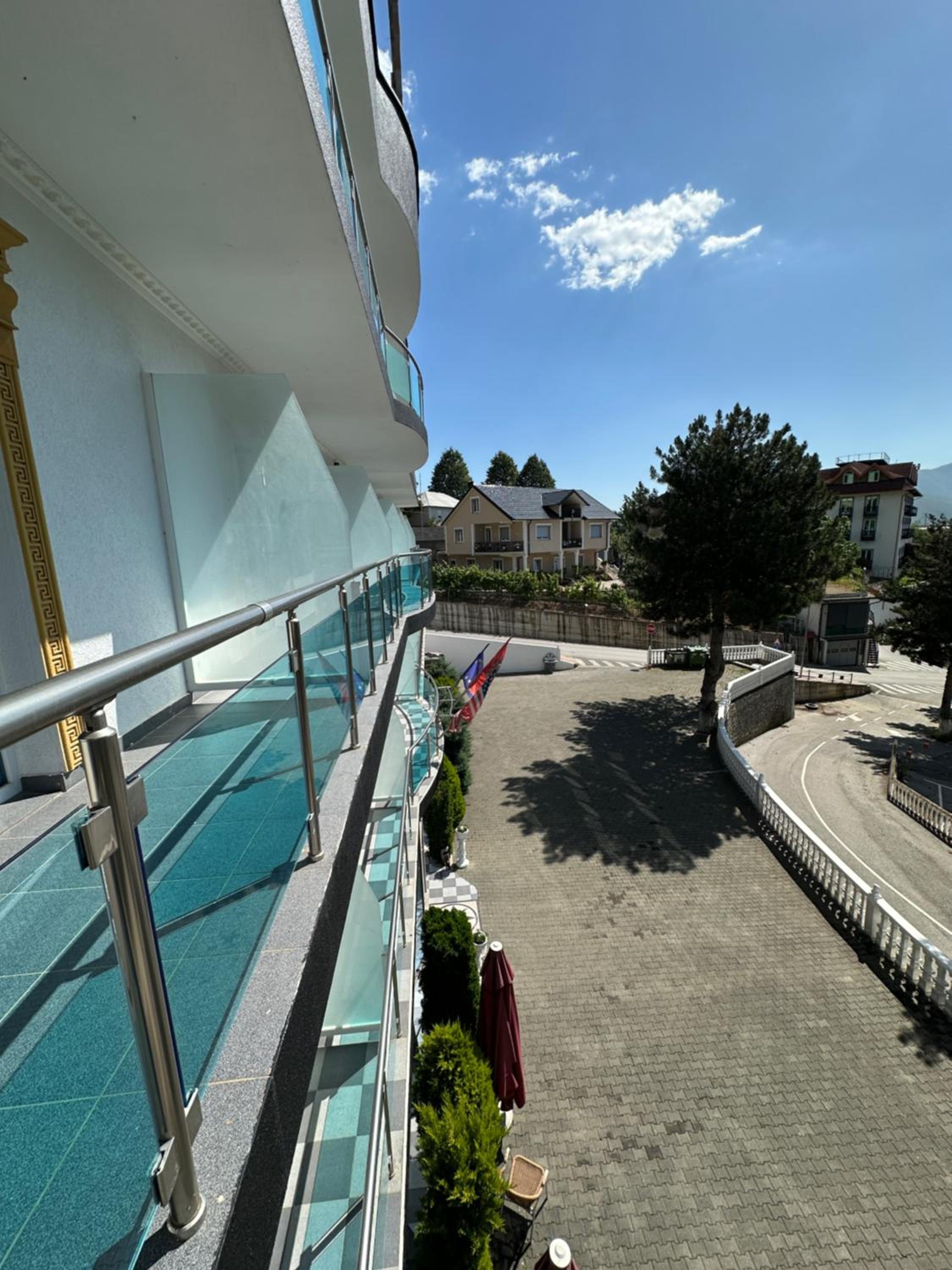 Family Room With Balcony photo 2