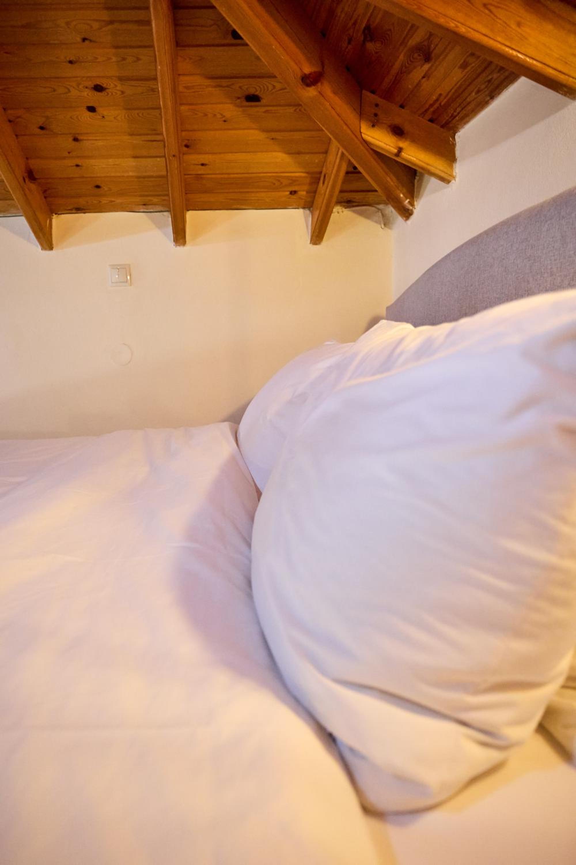 Classic One-Bedroom Apartment with King Bed