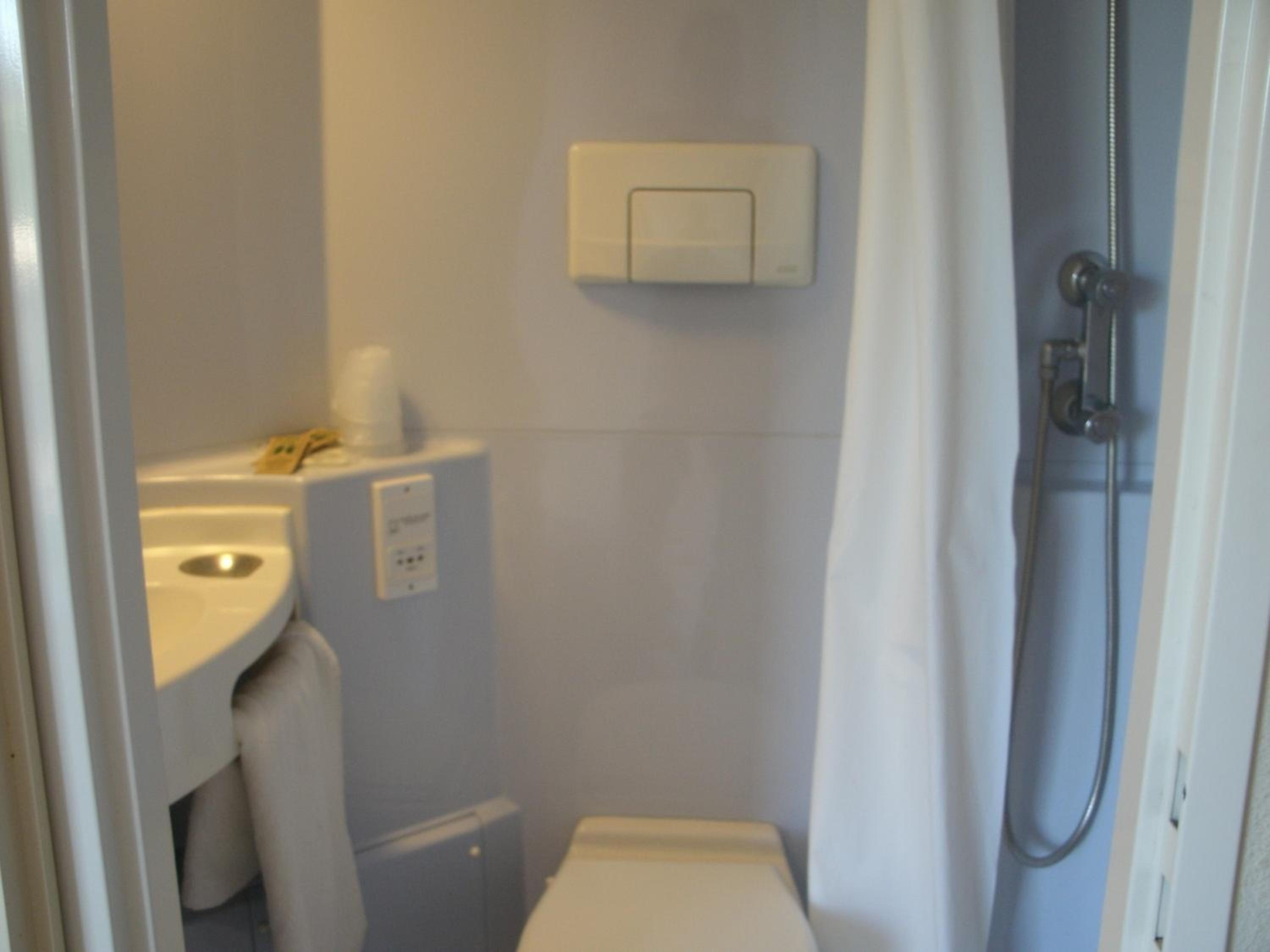 Twin Room - Photo 2