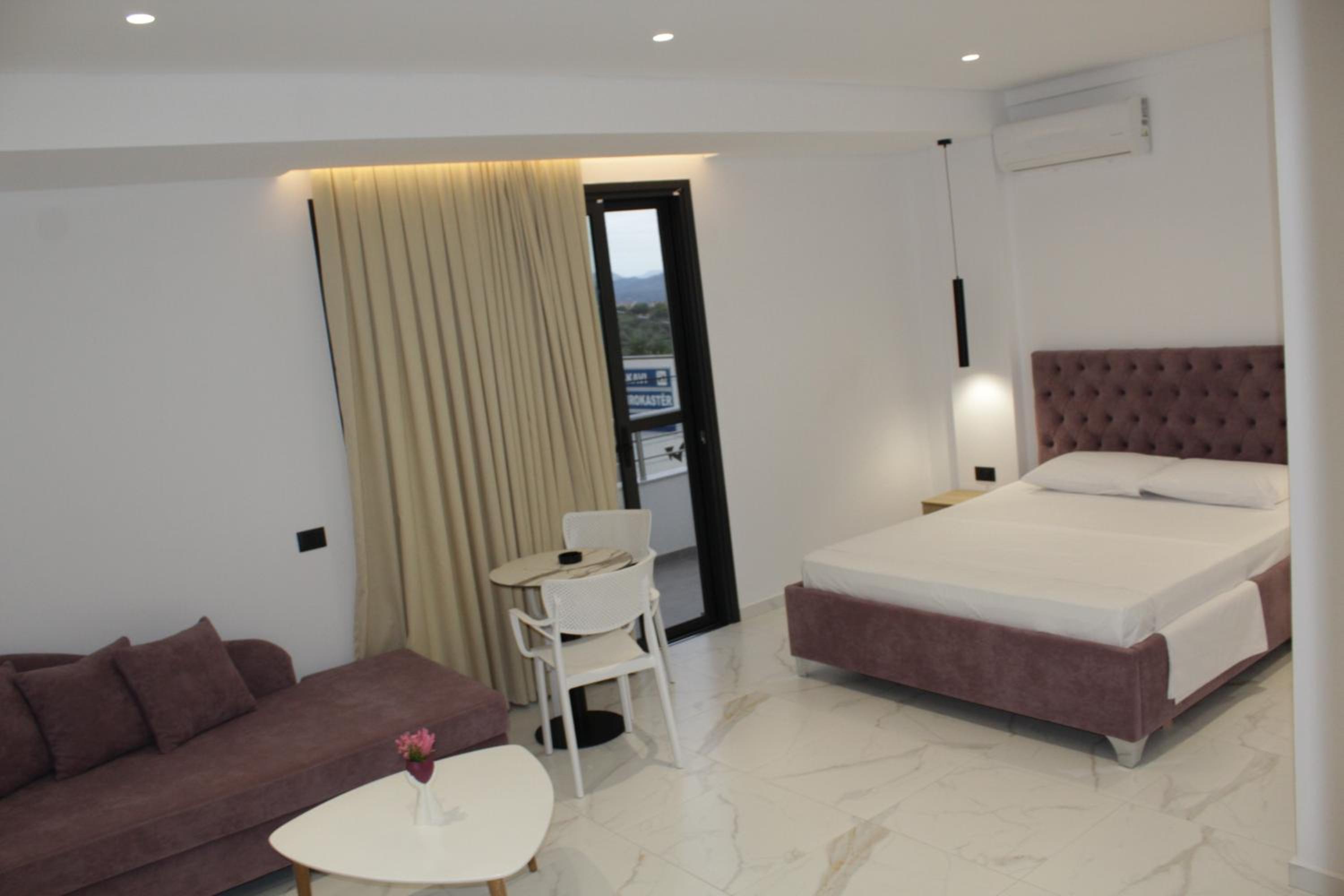 Double Room with Balcony photo 2