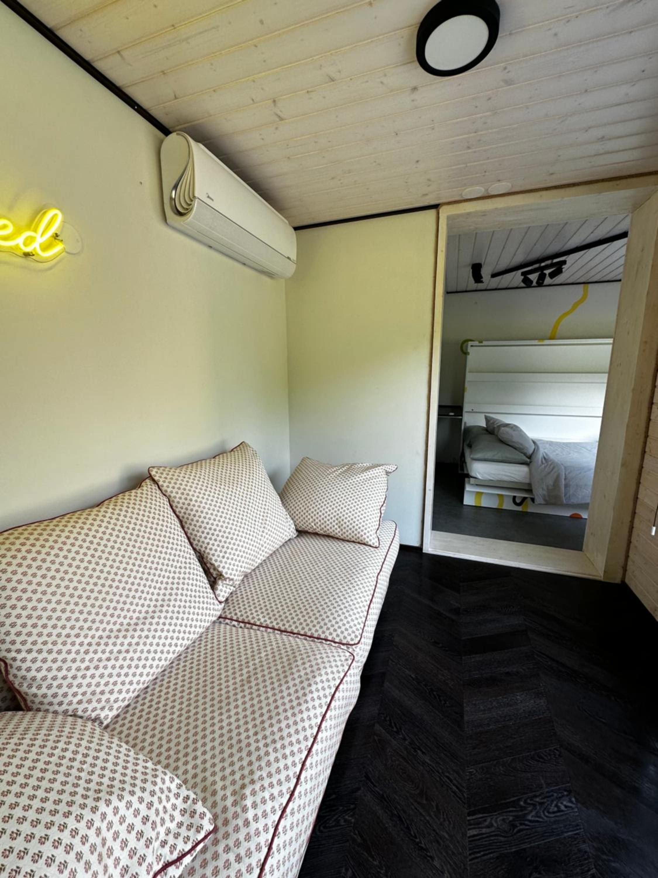 One-Bedroom House photo 1