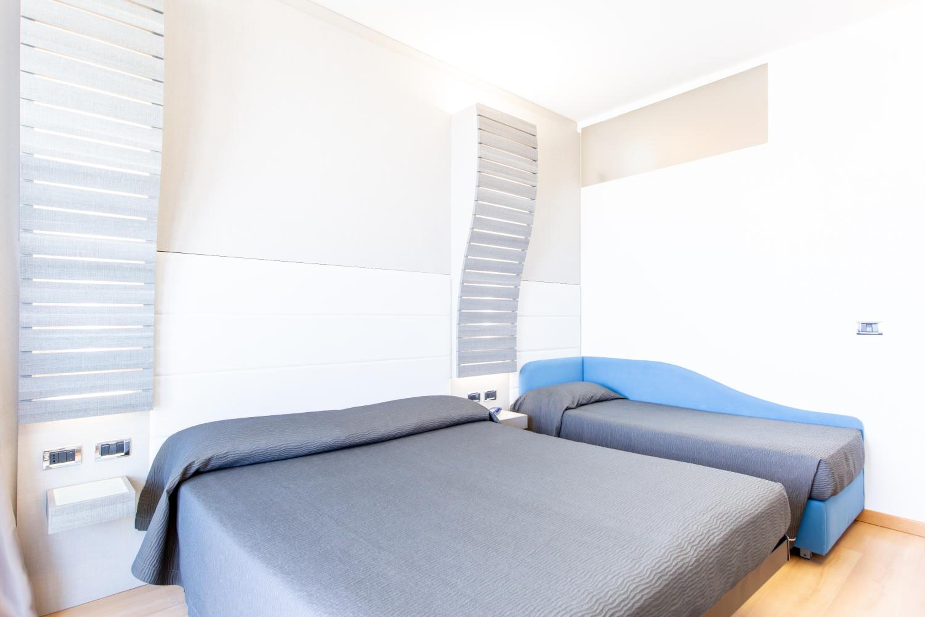 Deluxe Triple Room with Sea View - Photo 1
