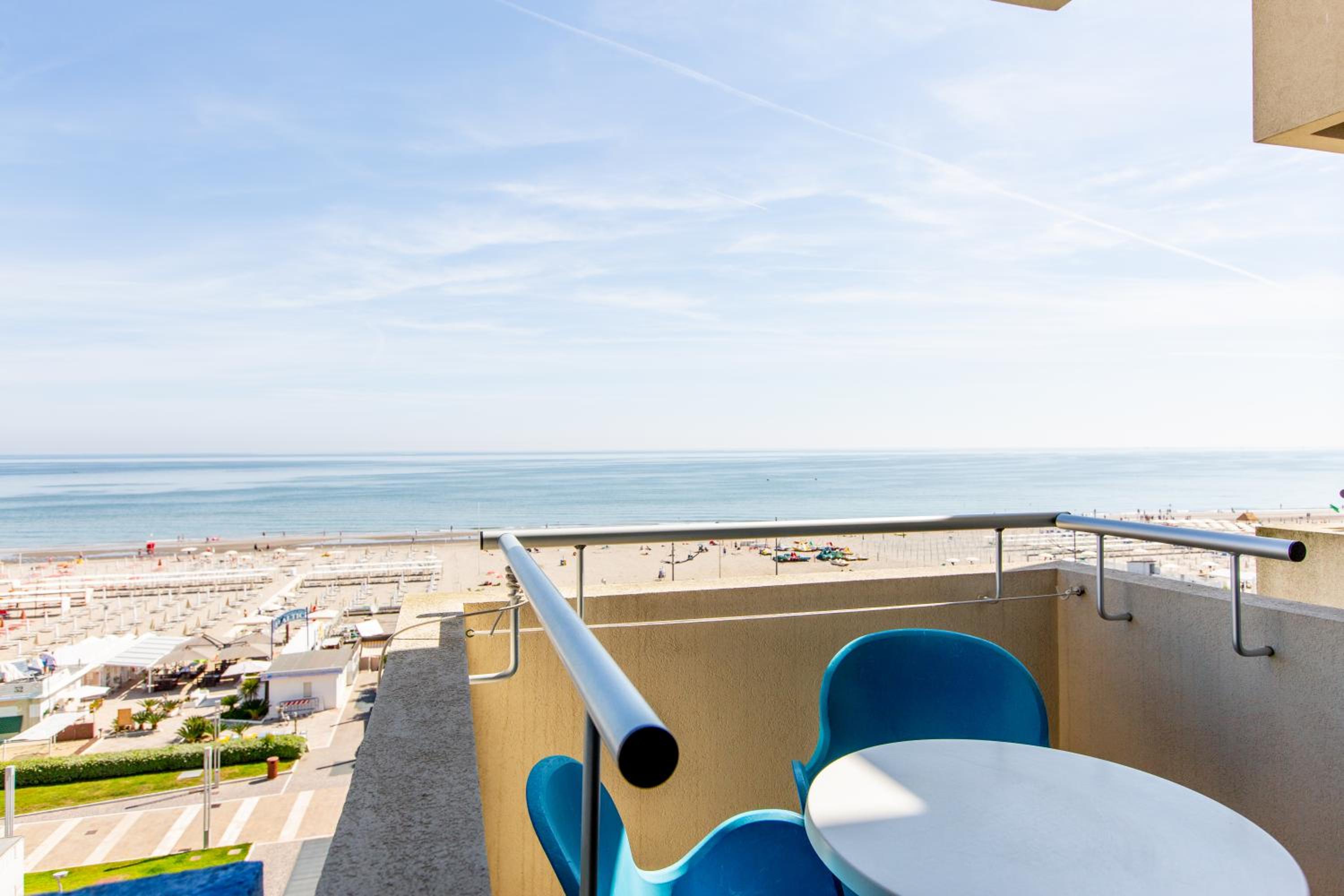 Deluxe Triple Room with Sea View - Photo 4