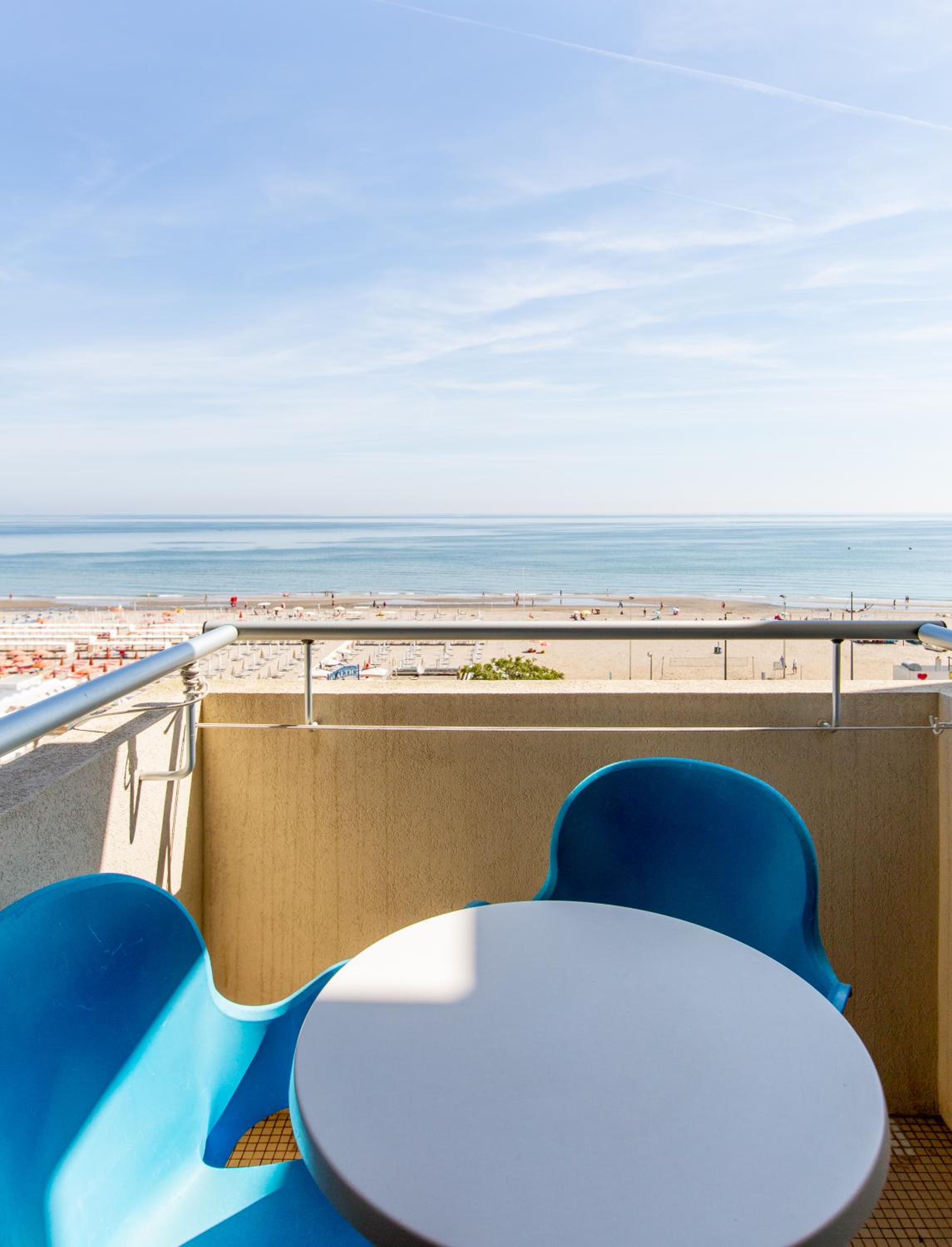 Deluxe Triple Room with Sea View - Photo 11
