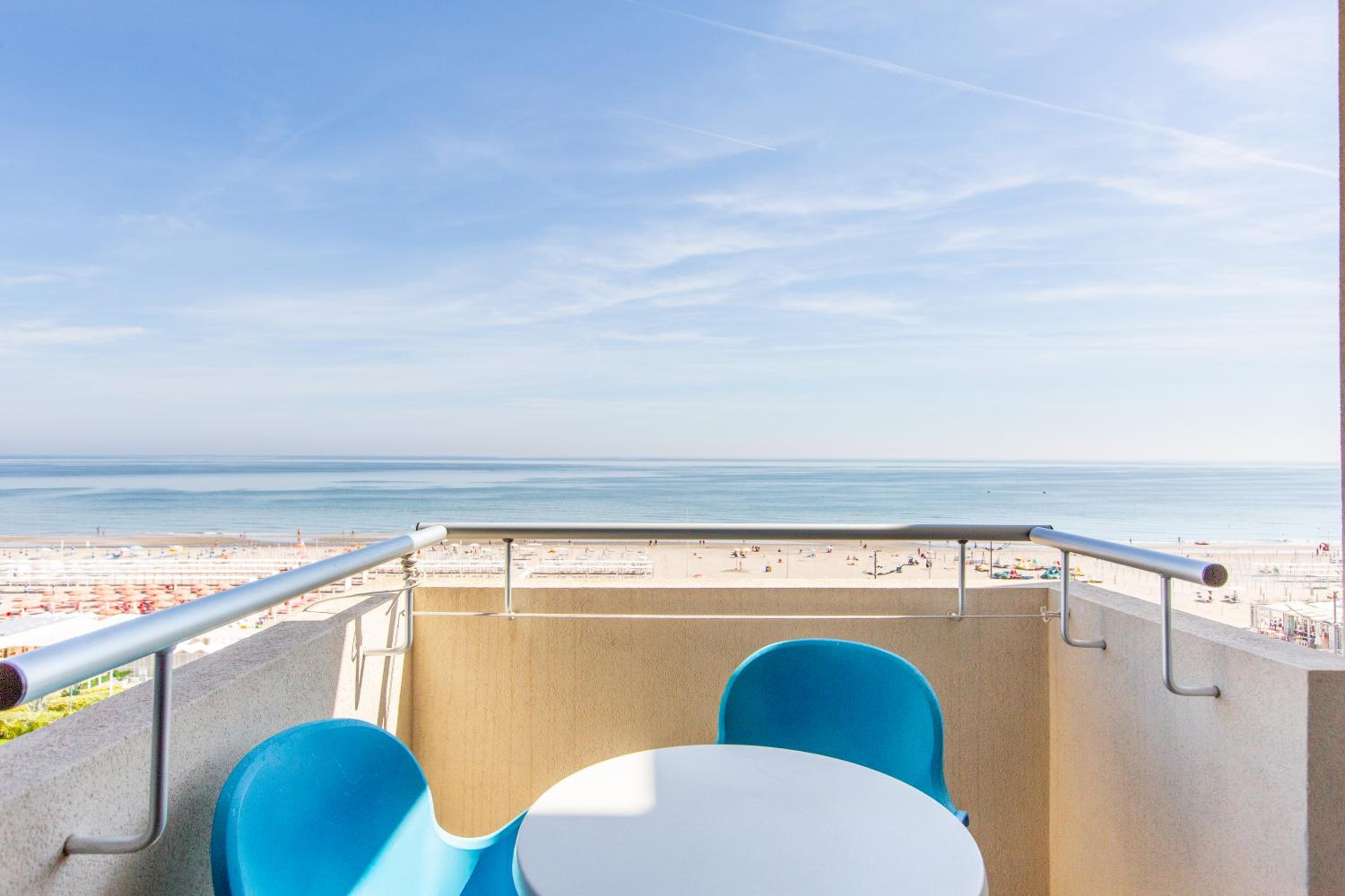 Deluxe Triple Room with Sea View - Photo 10