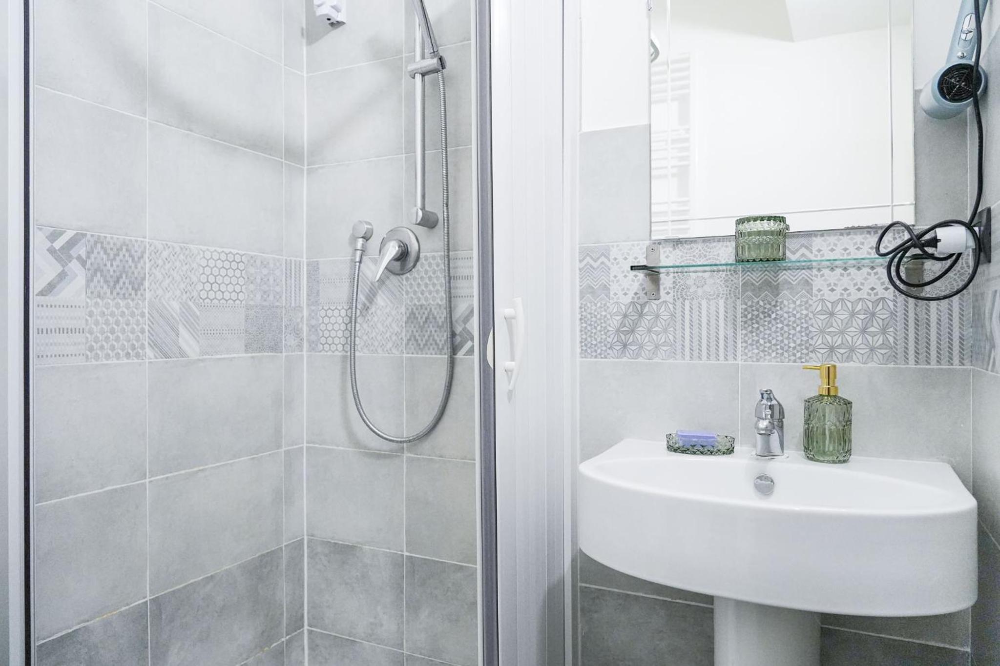 Double Room - Photo 8