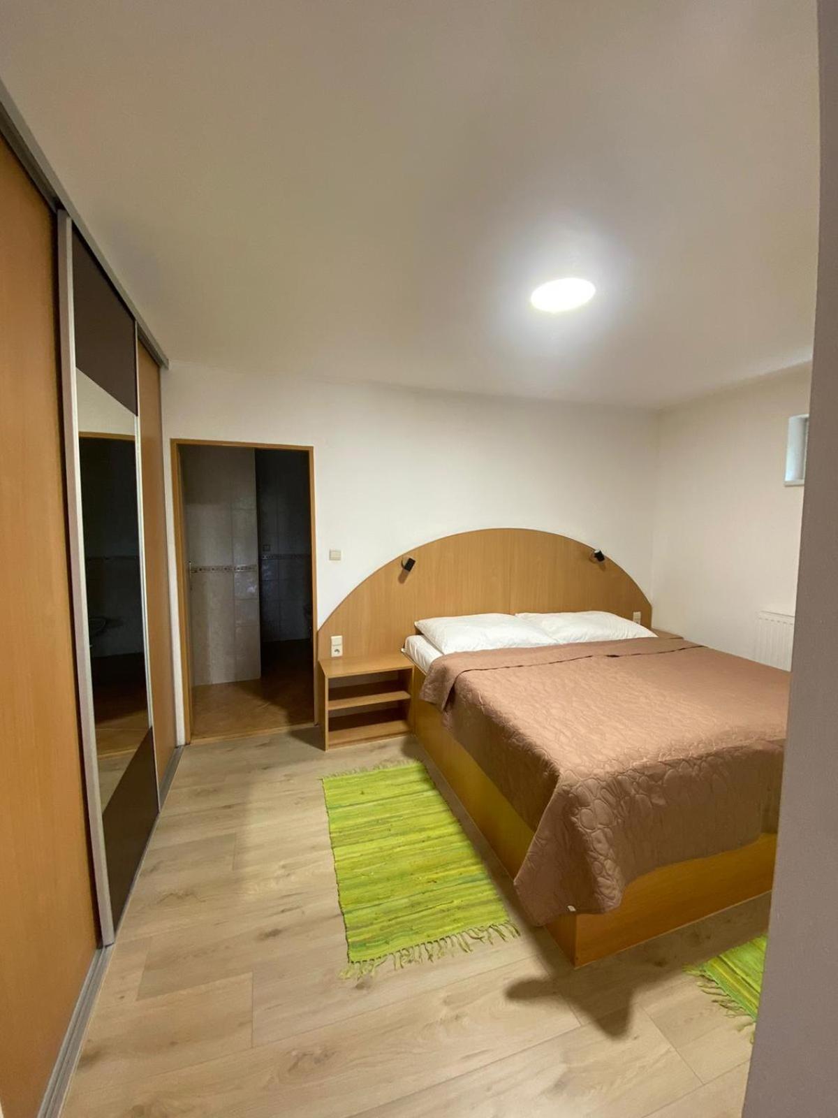 Deluxe One-Bedroom Apartment with Garden View photo 3