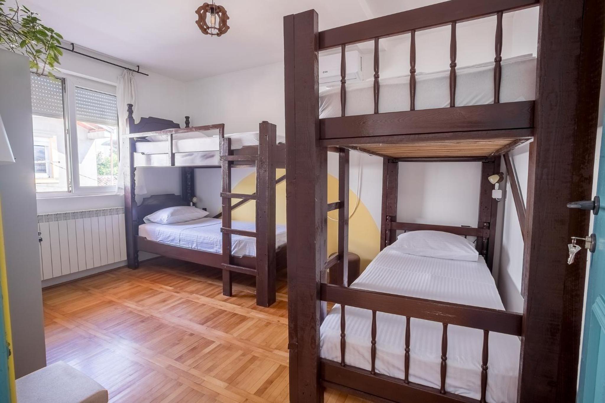 Bed in 4-Bed Mixed Dormitory Room photo 2