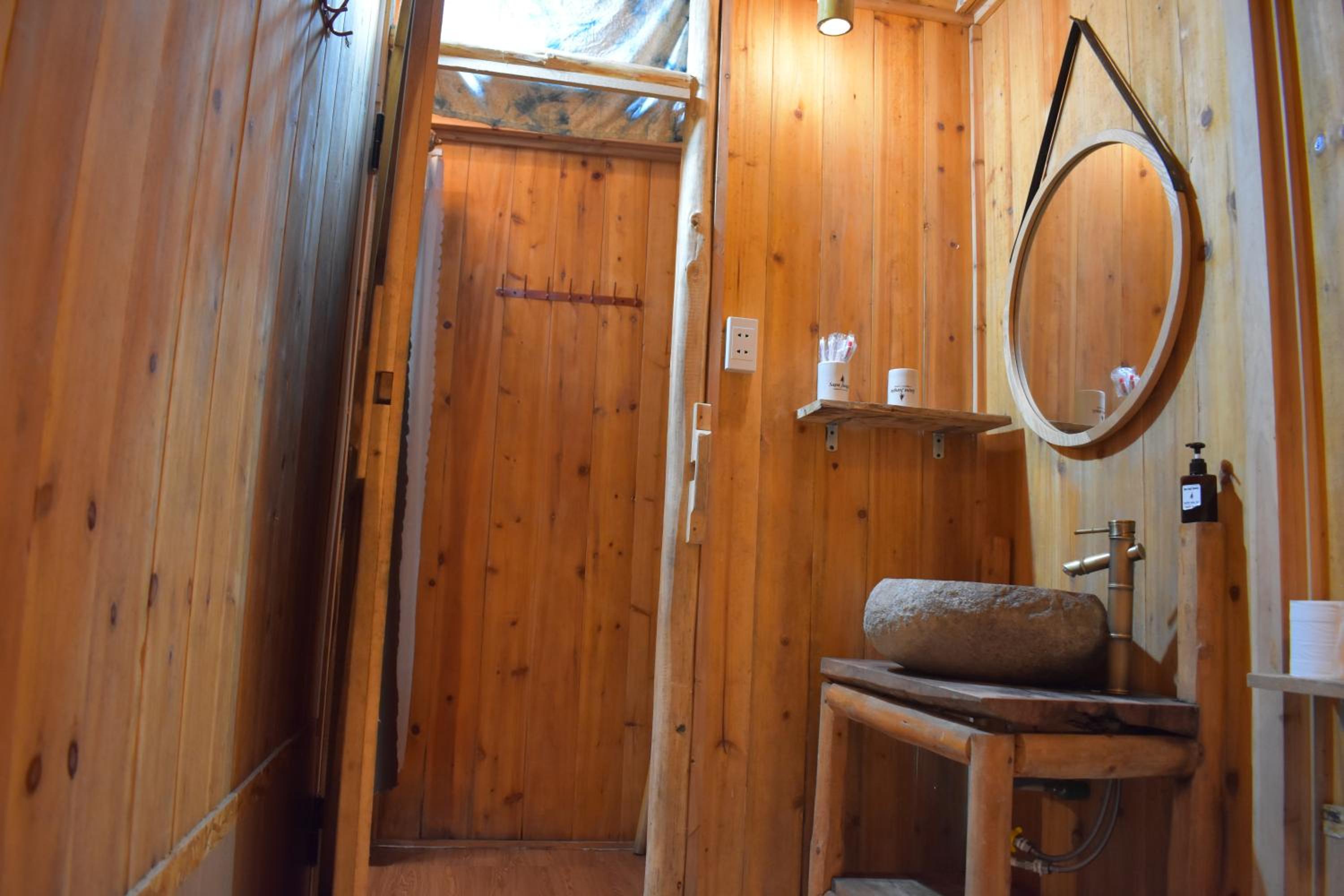 One-Bedroom Bungalow - Photo 9