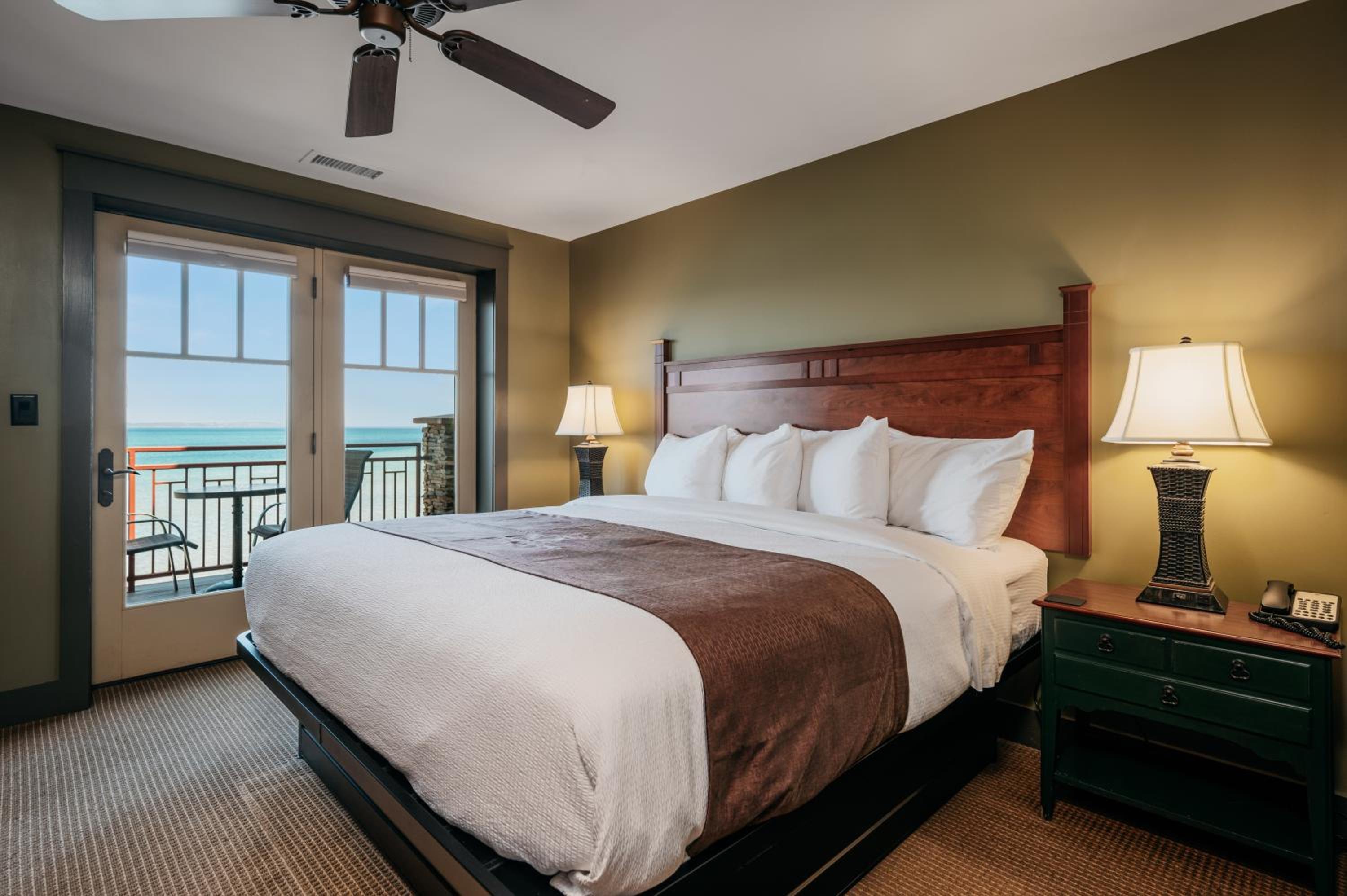 Lakeview One Bedroom Suite
