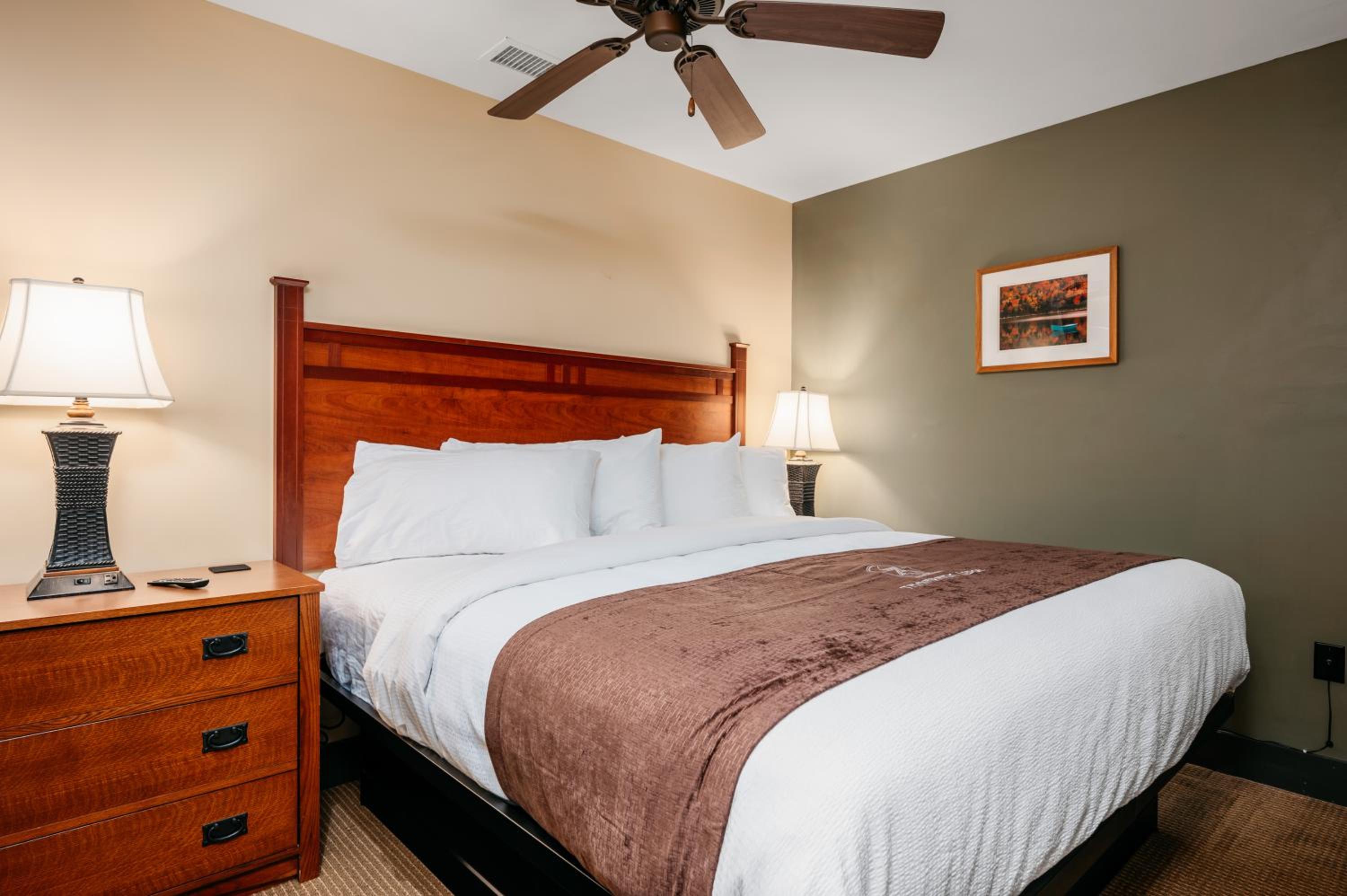 Lakeview One Bedroom Corner Suite