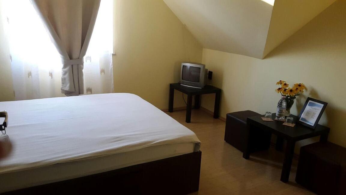 Double Room with Private Bathroom photo 2