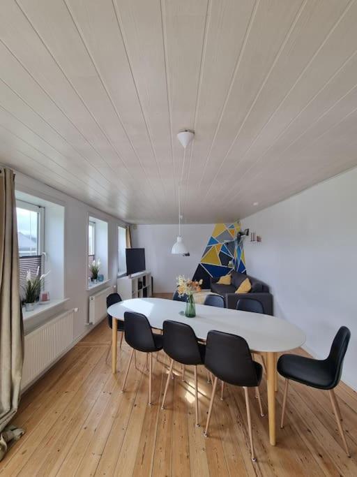 Four-Bedroom House photo 2