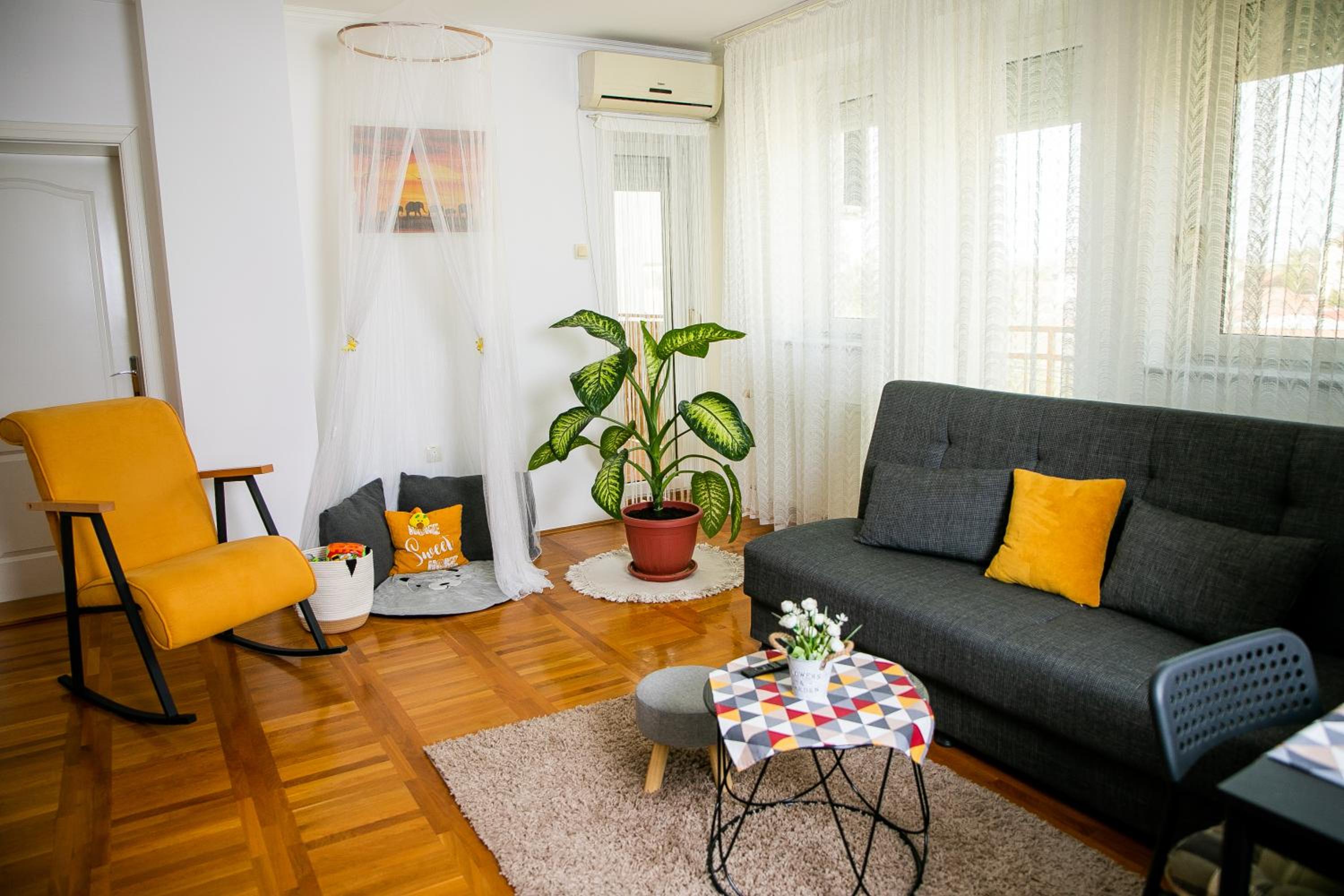 Apartment photo 1