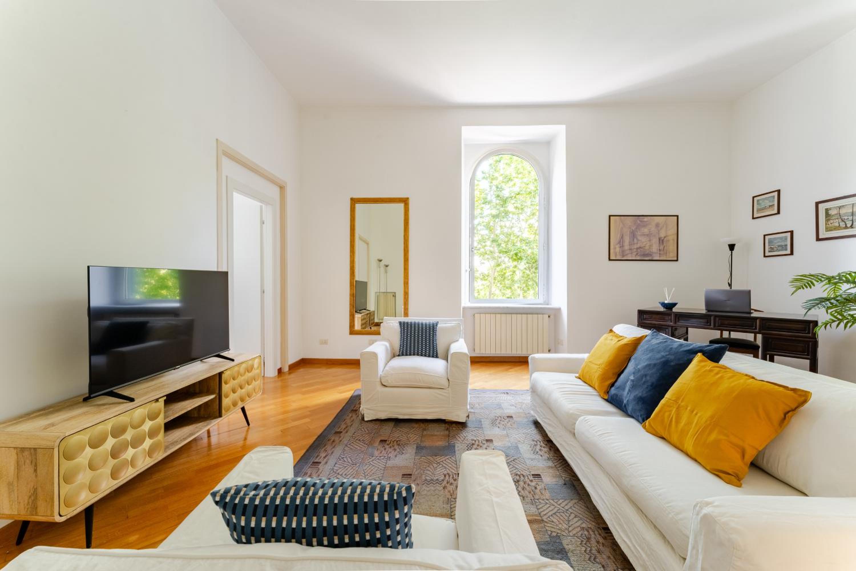 Four-Bedroom Deluxe Apartment