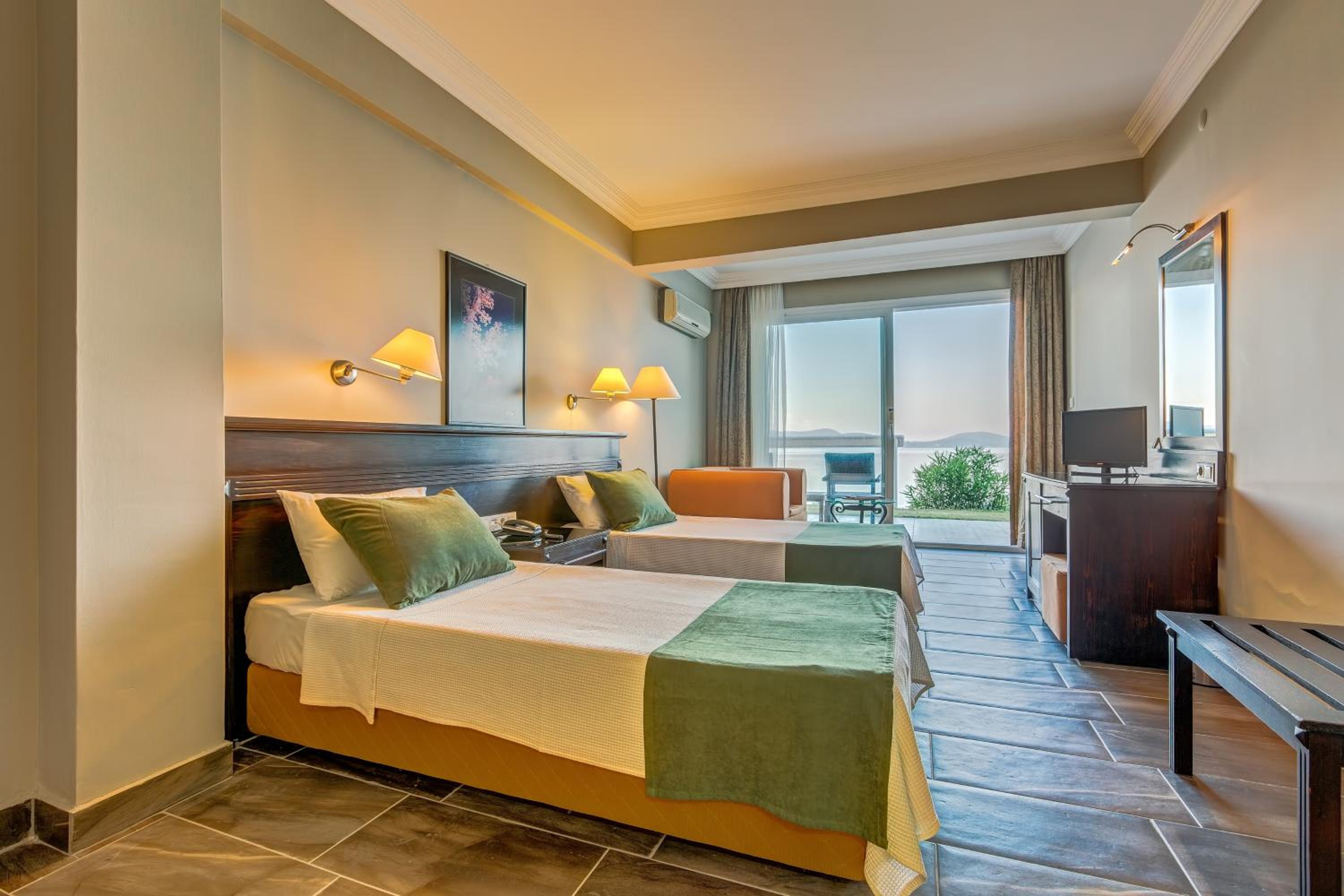 Triple Room with Sea View