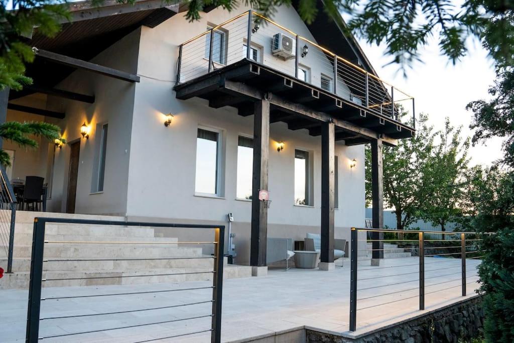 Three-Bedroom Villa photo 2