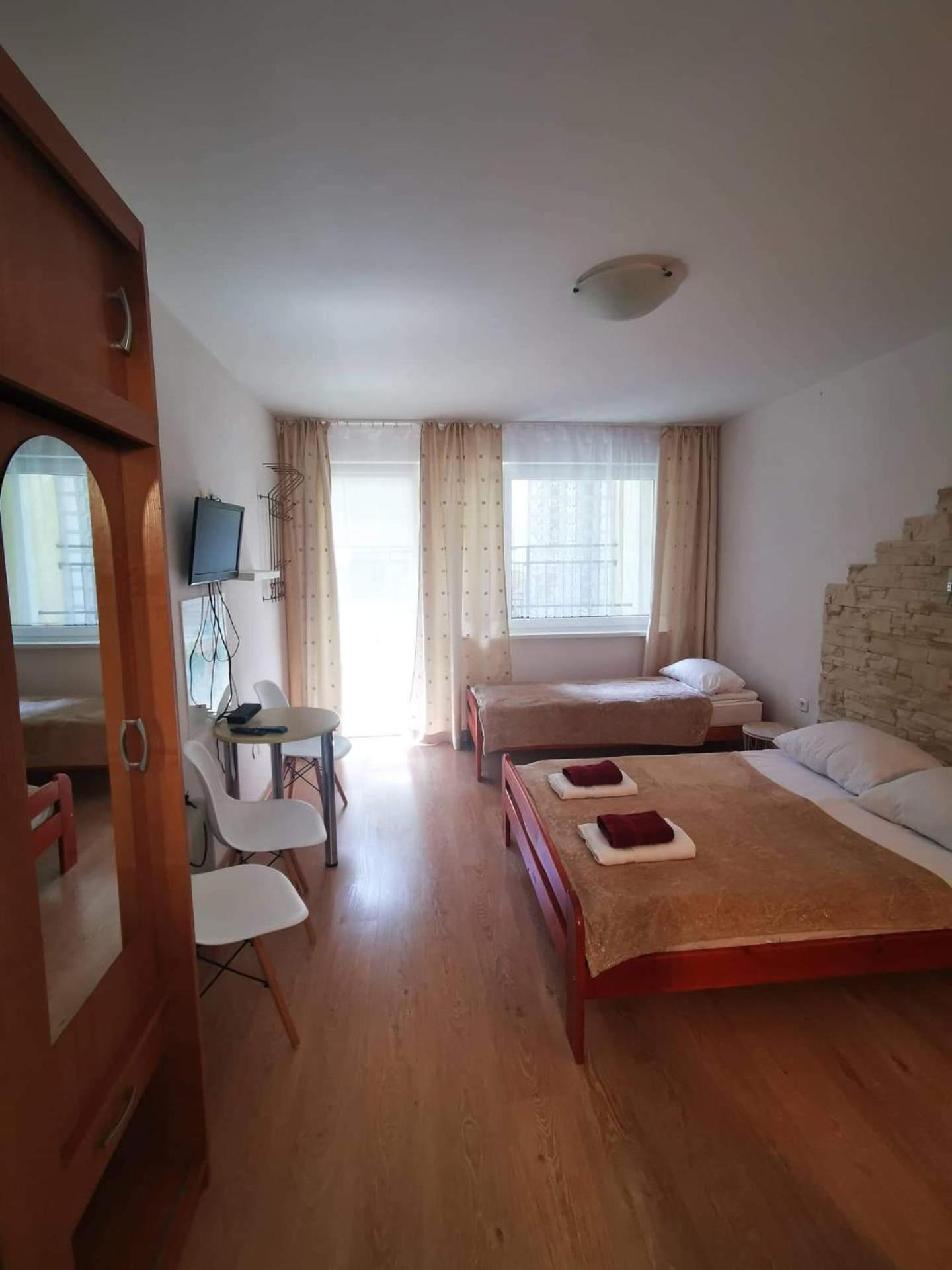 Economy Triple Room photo 1