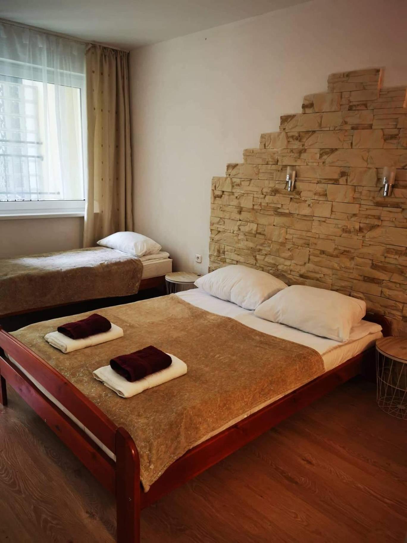 Economy Triple Room photo 2