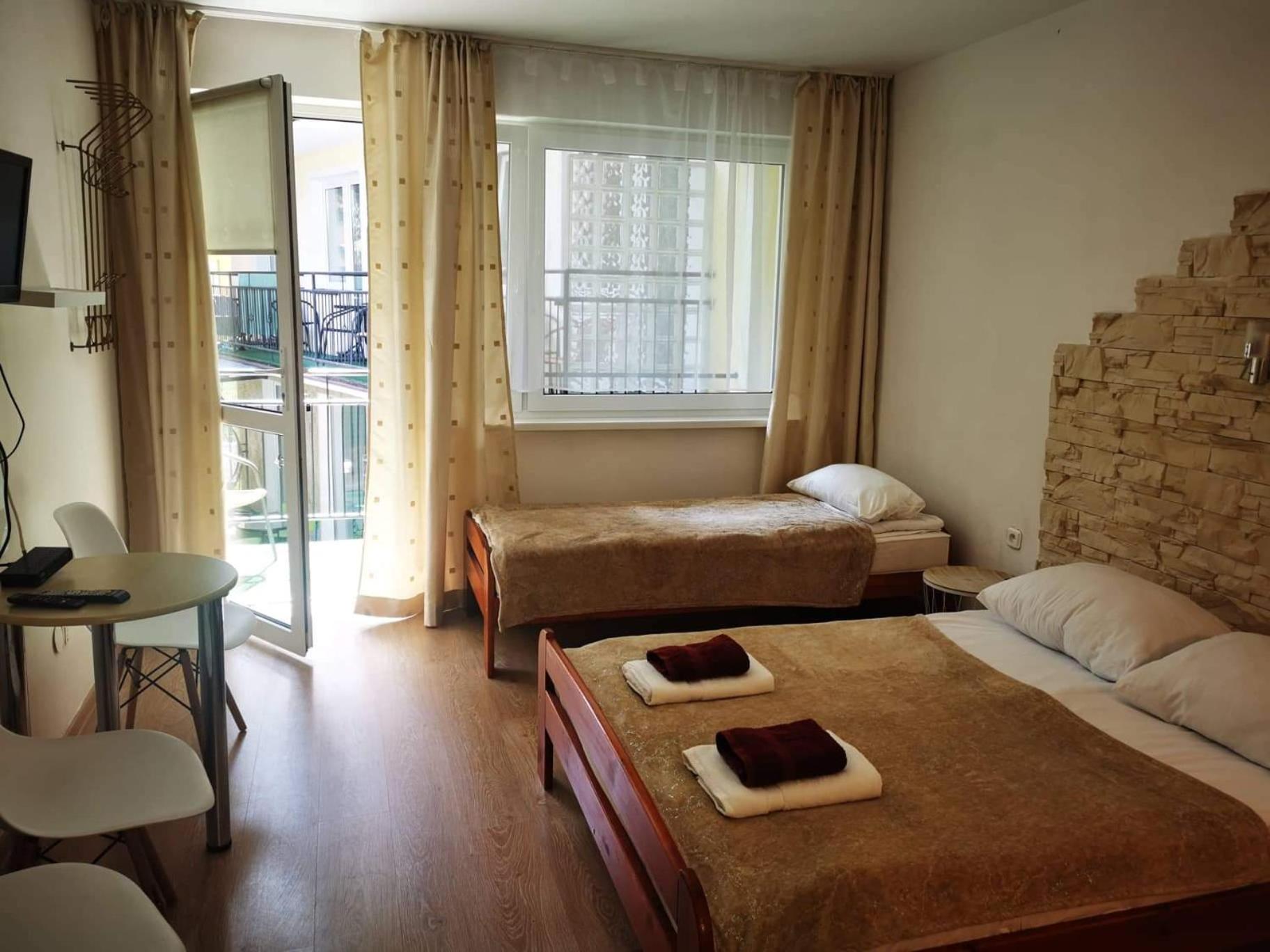 Economy Triple Room photo 3