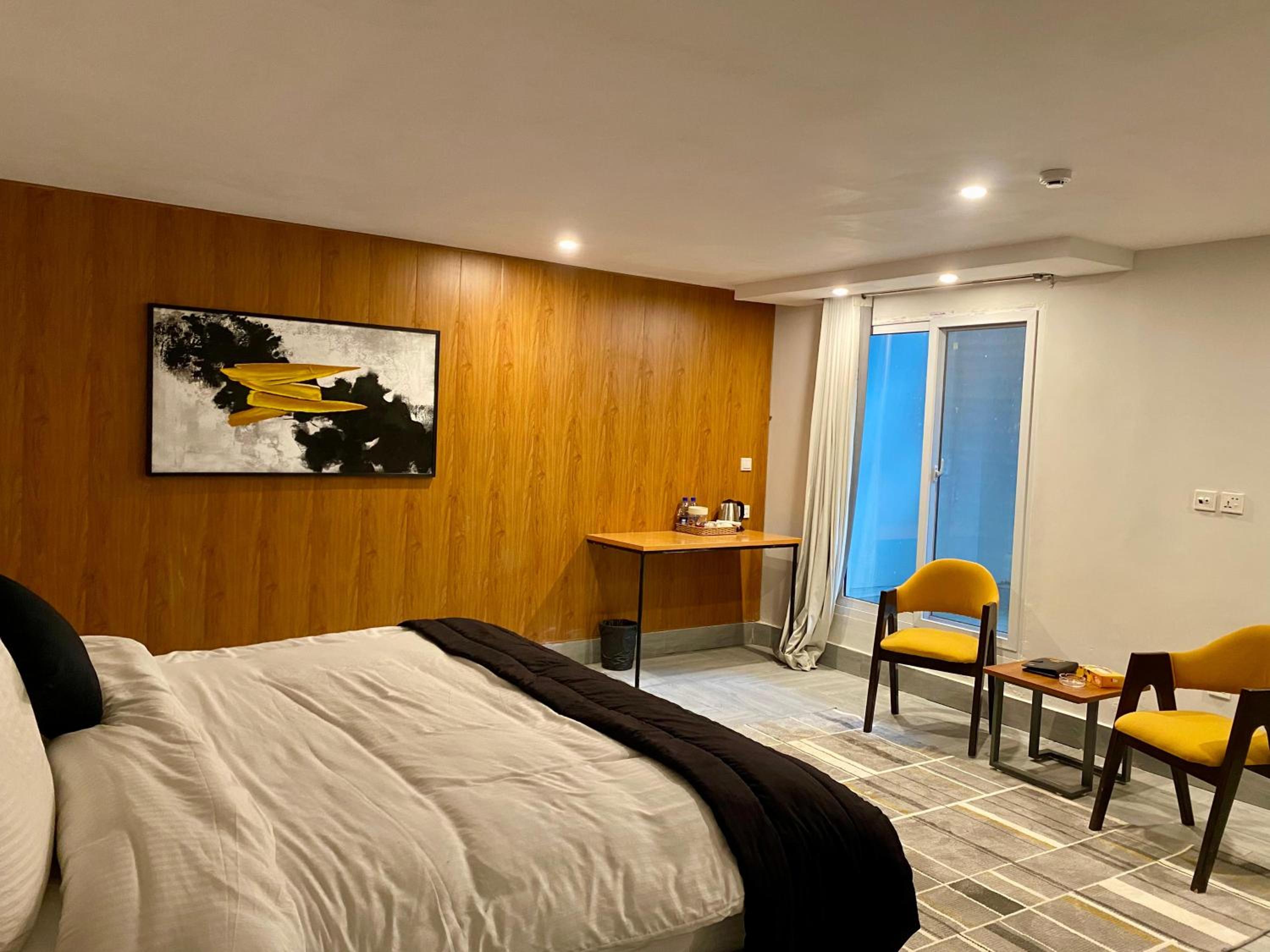 Deluxe King Room photo 1