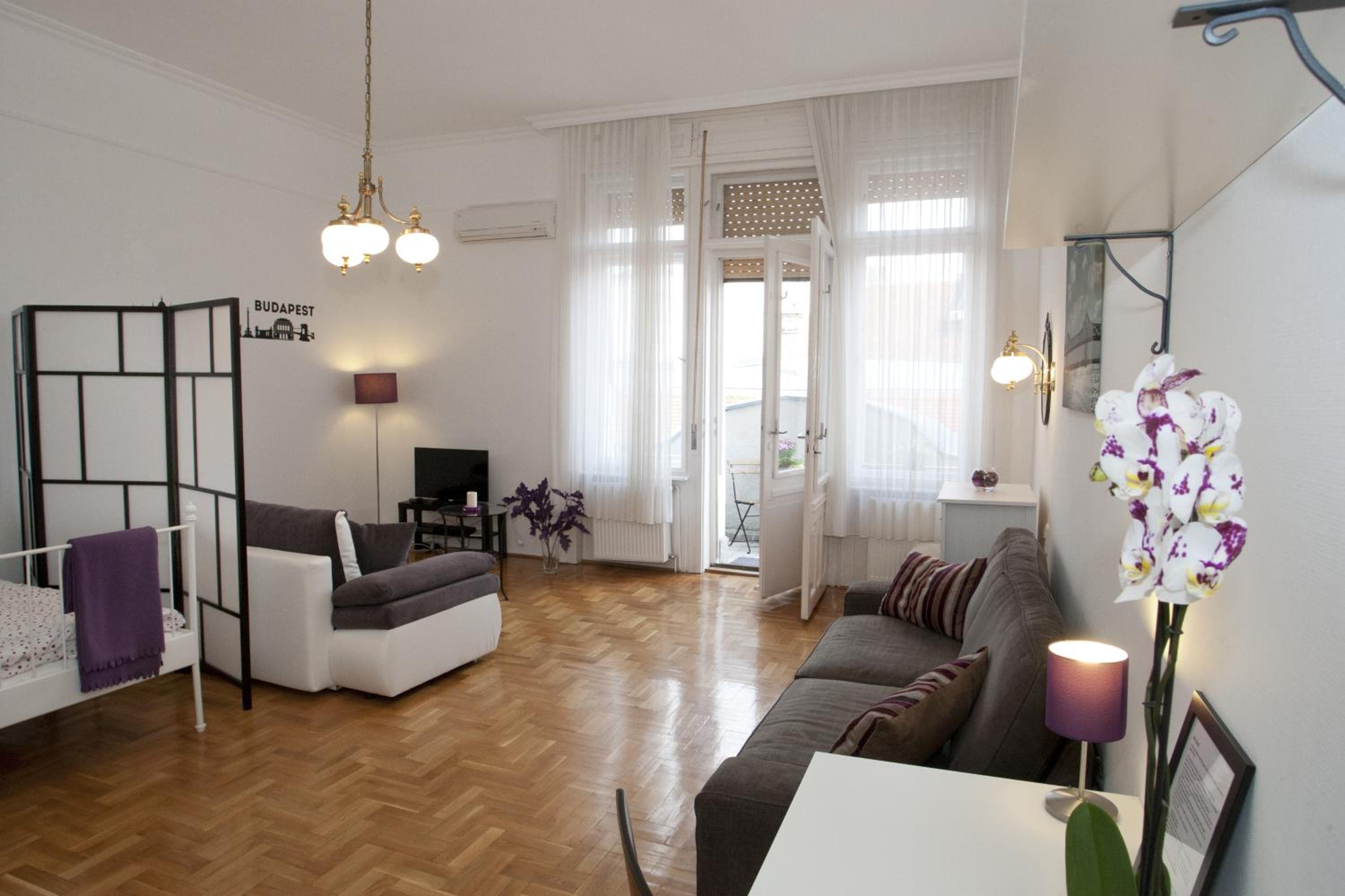 Apartment with Balcony - Photo 11