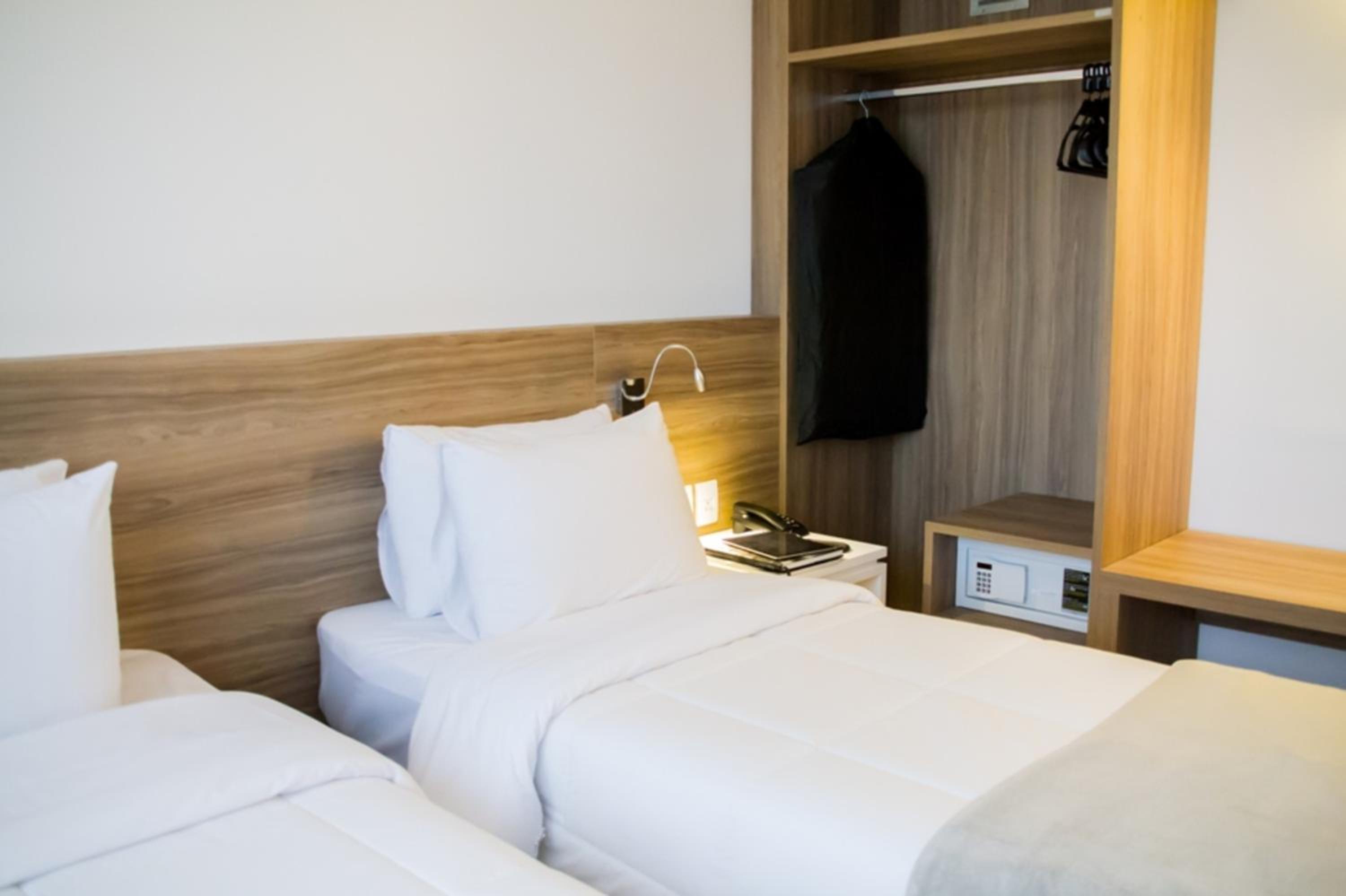 Deluxe Twin Room 2 single beds photo 3