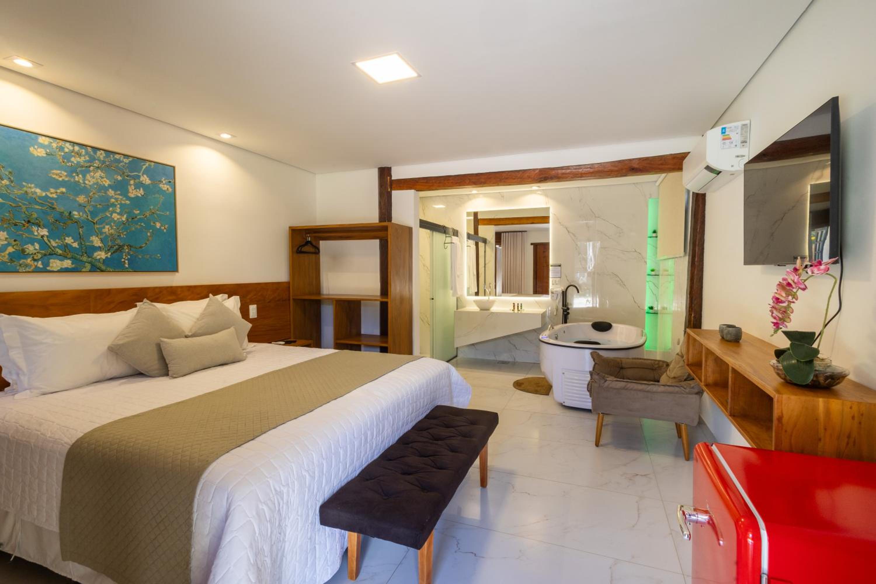 Suite with Hot Tub
