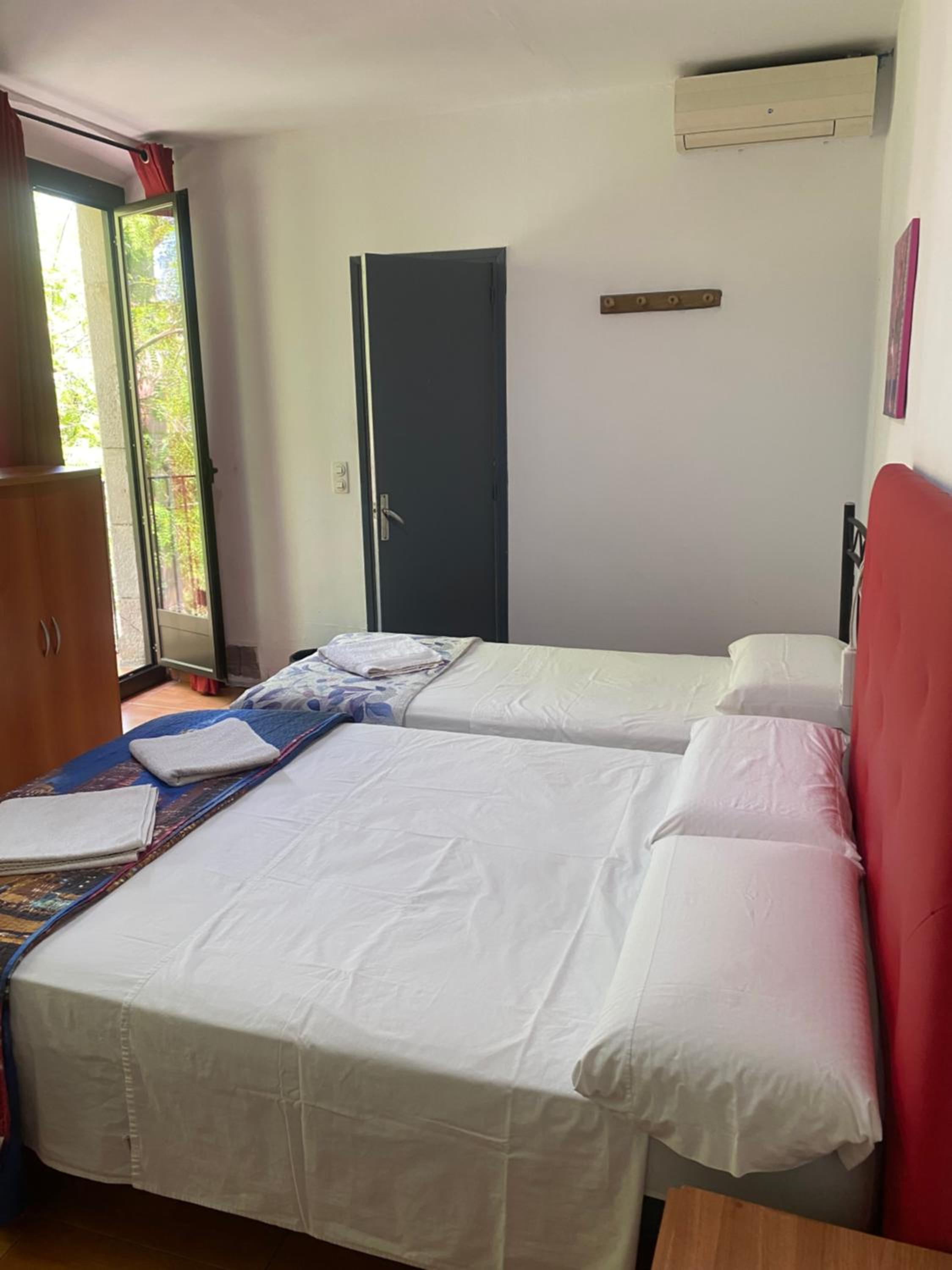 Double Room with Balcony (3 Adults) photo 2