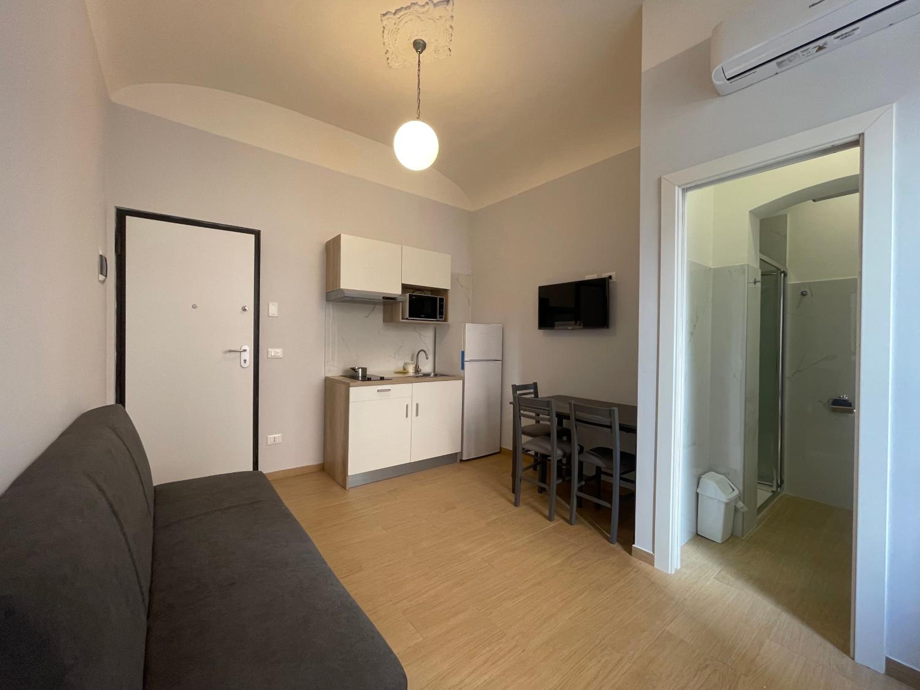 One-Bedroom Apartment photo 2
