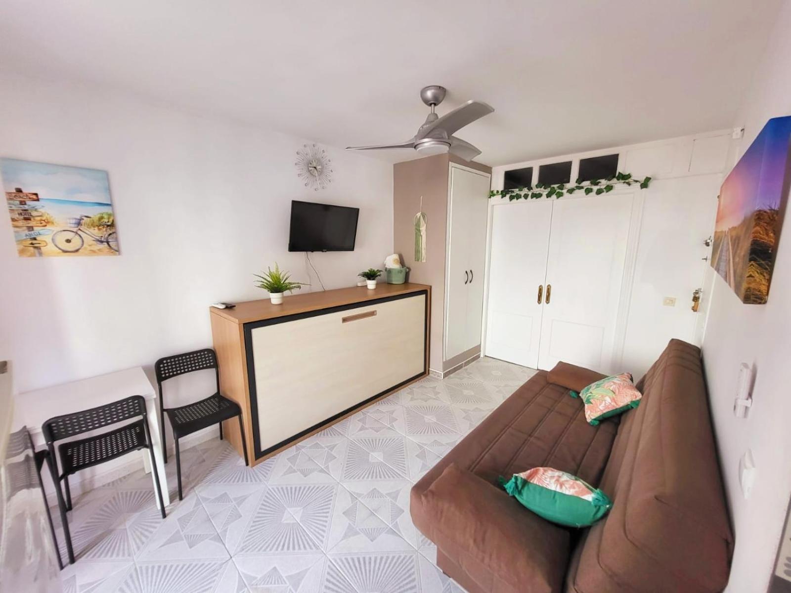 Apartamento de una habitación con balcón