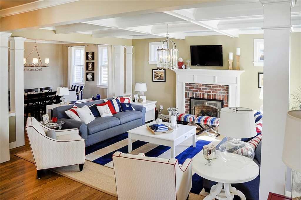 Five-Bedroom House photo 1