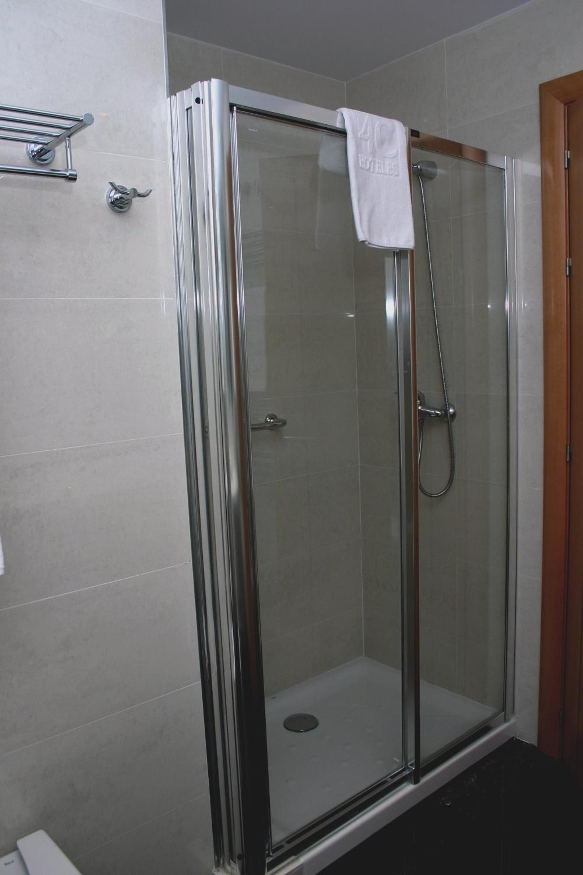 Twin Room - Photo 2