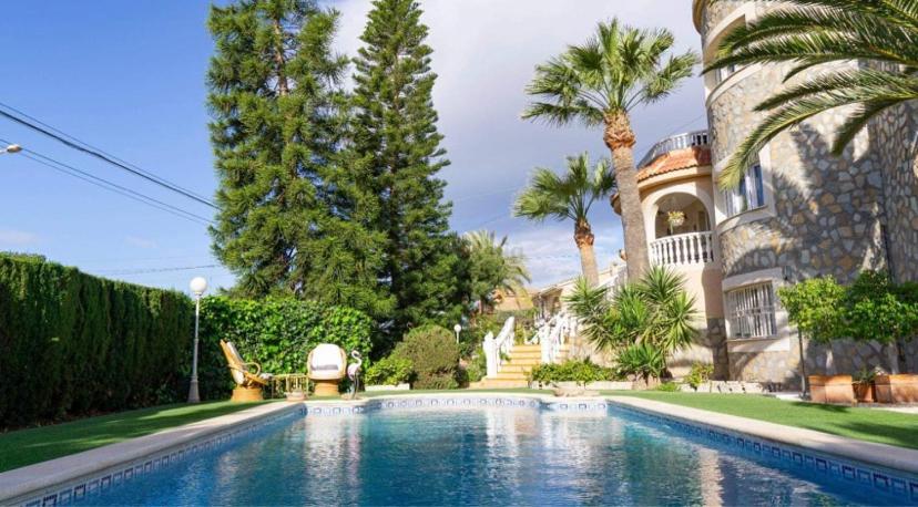 Villa photo 2