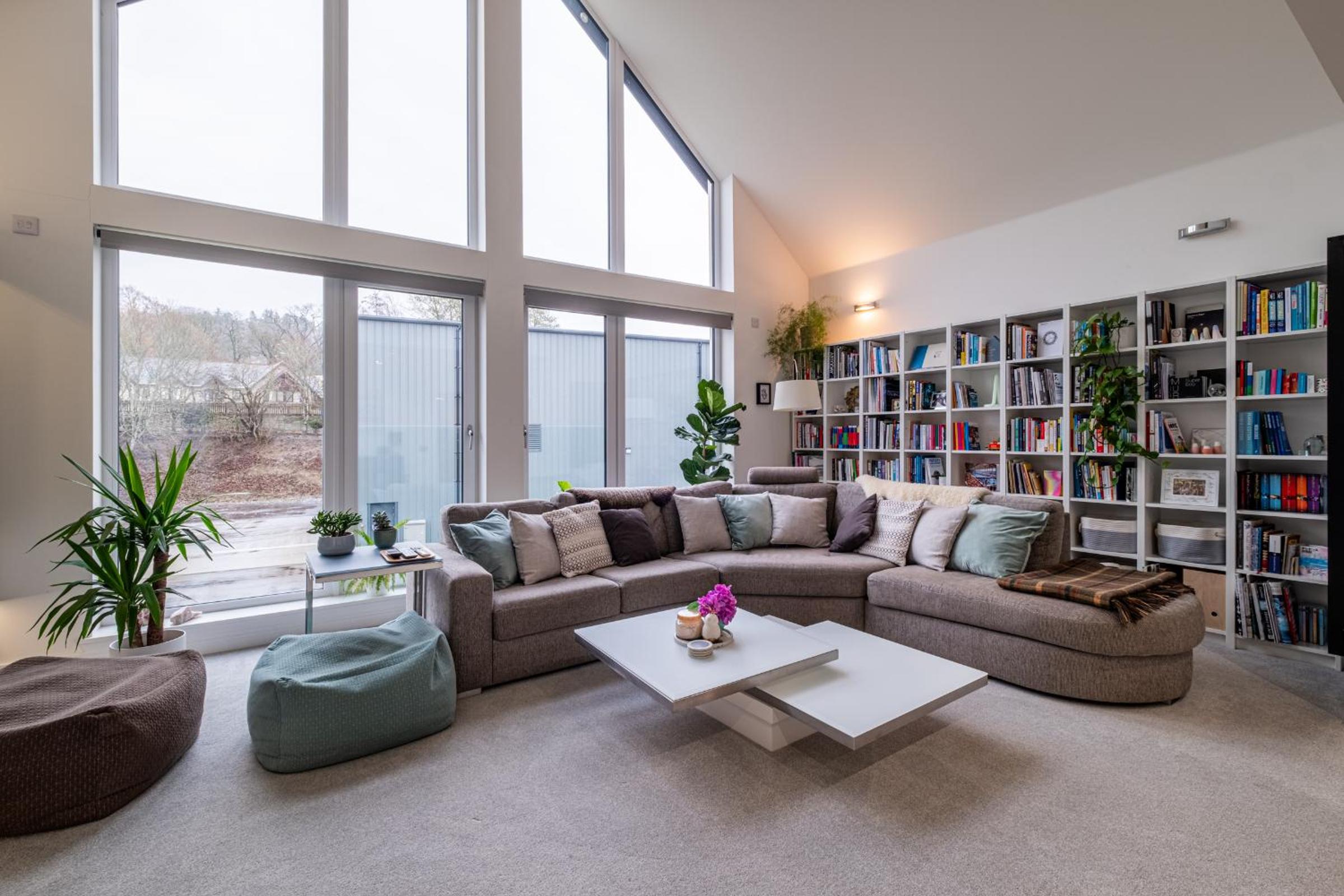 Five-Bedroom House photo 1